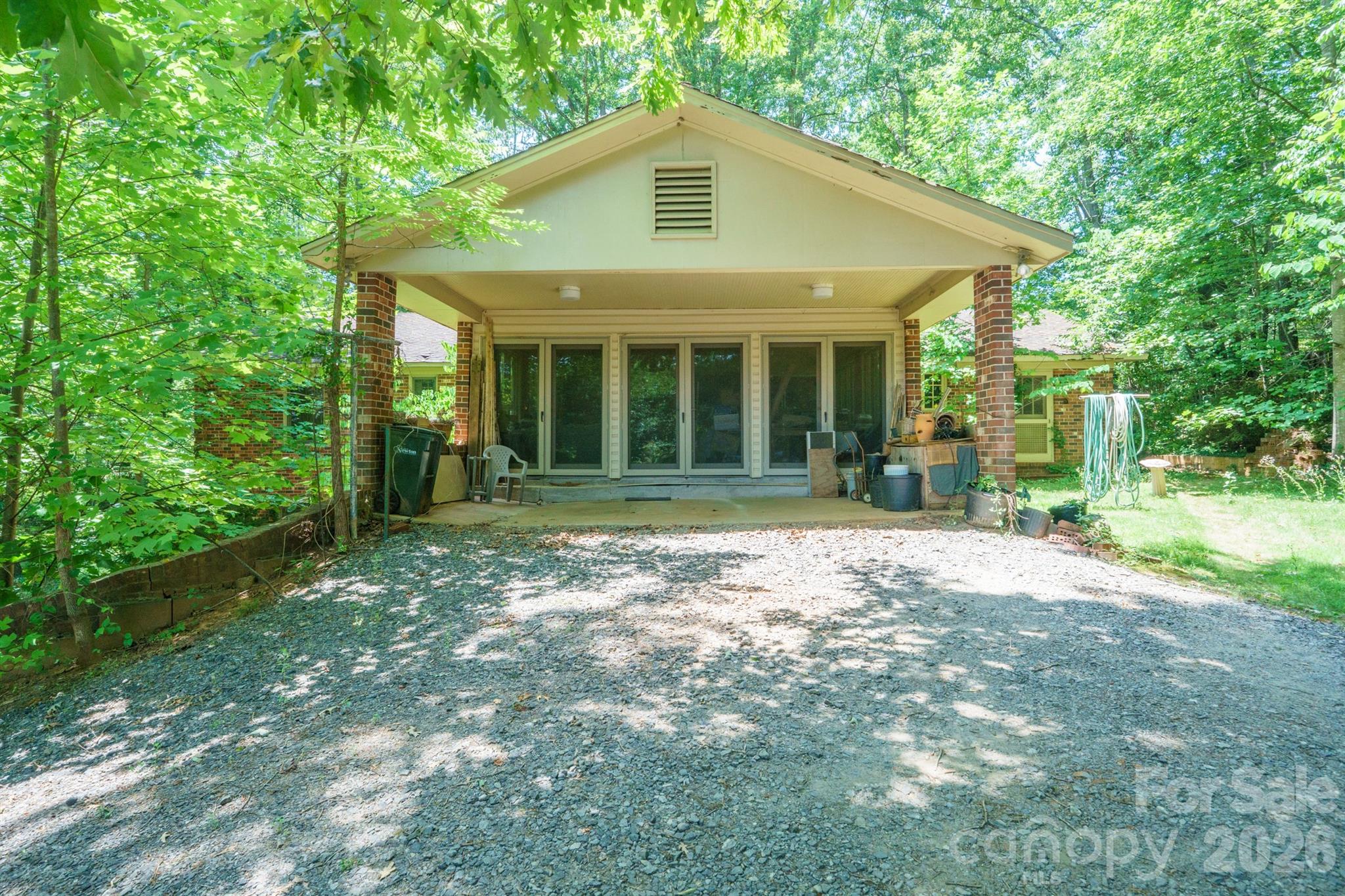 1729 Brentwood Drive Property Photo 4