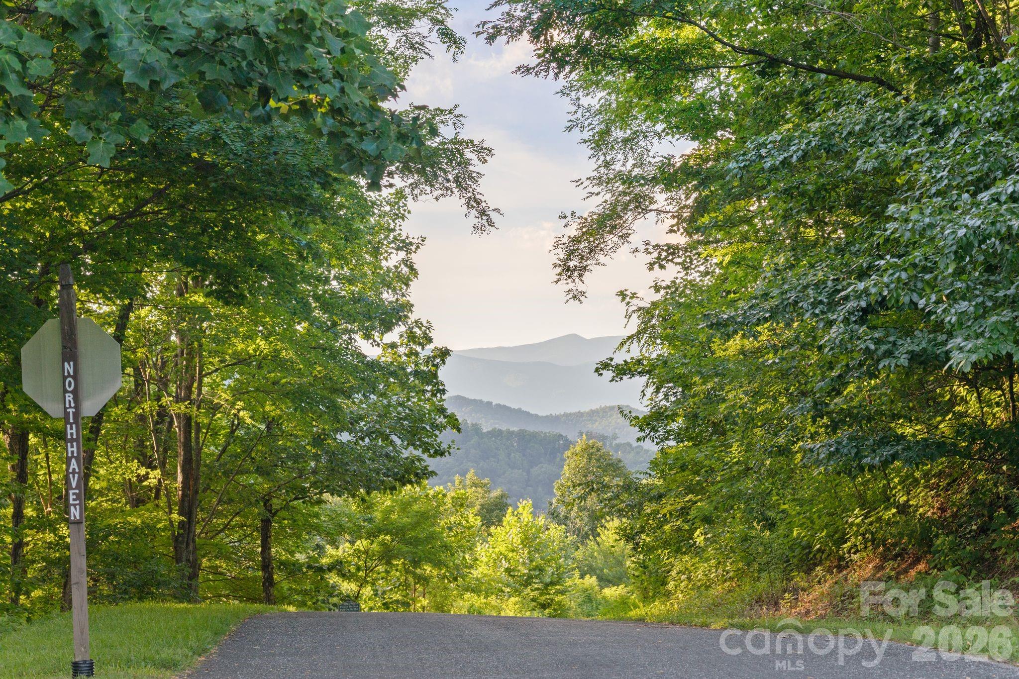 1915 Creston Drive Property Photo 1