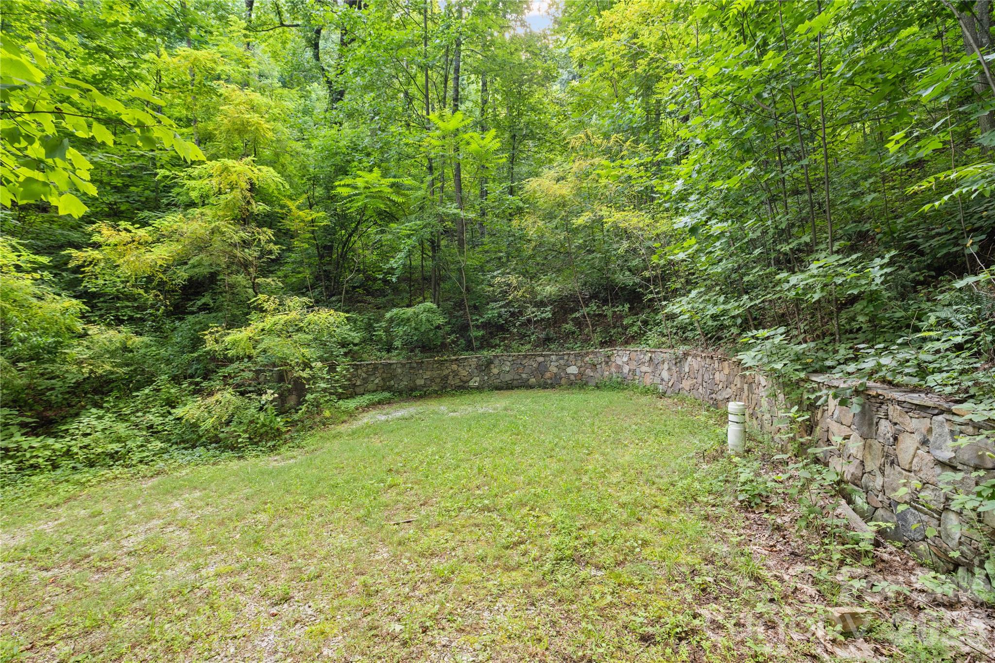 1915 Creston Drive Property Photo 15