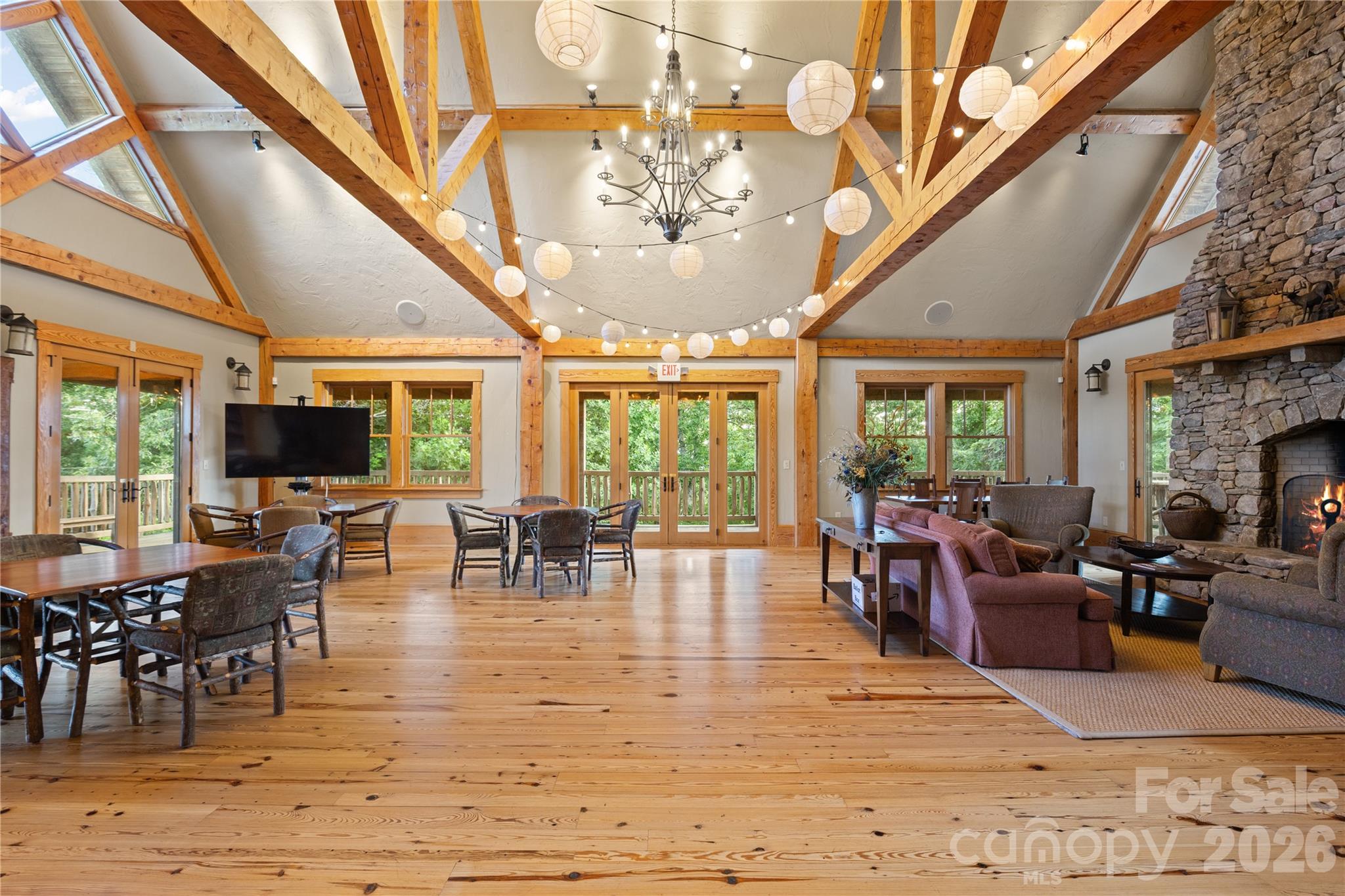 1915 Creston Drive Property Photo 27