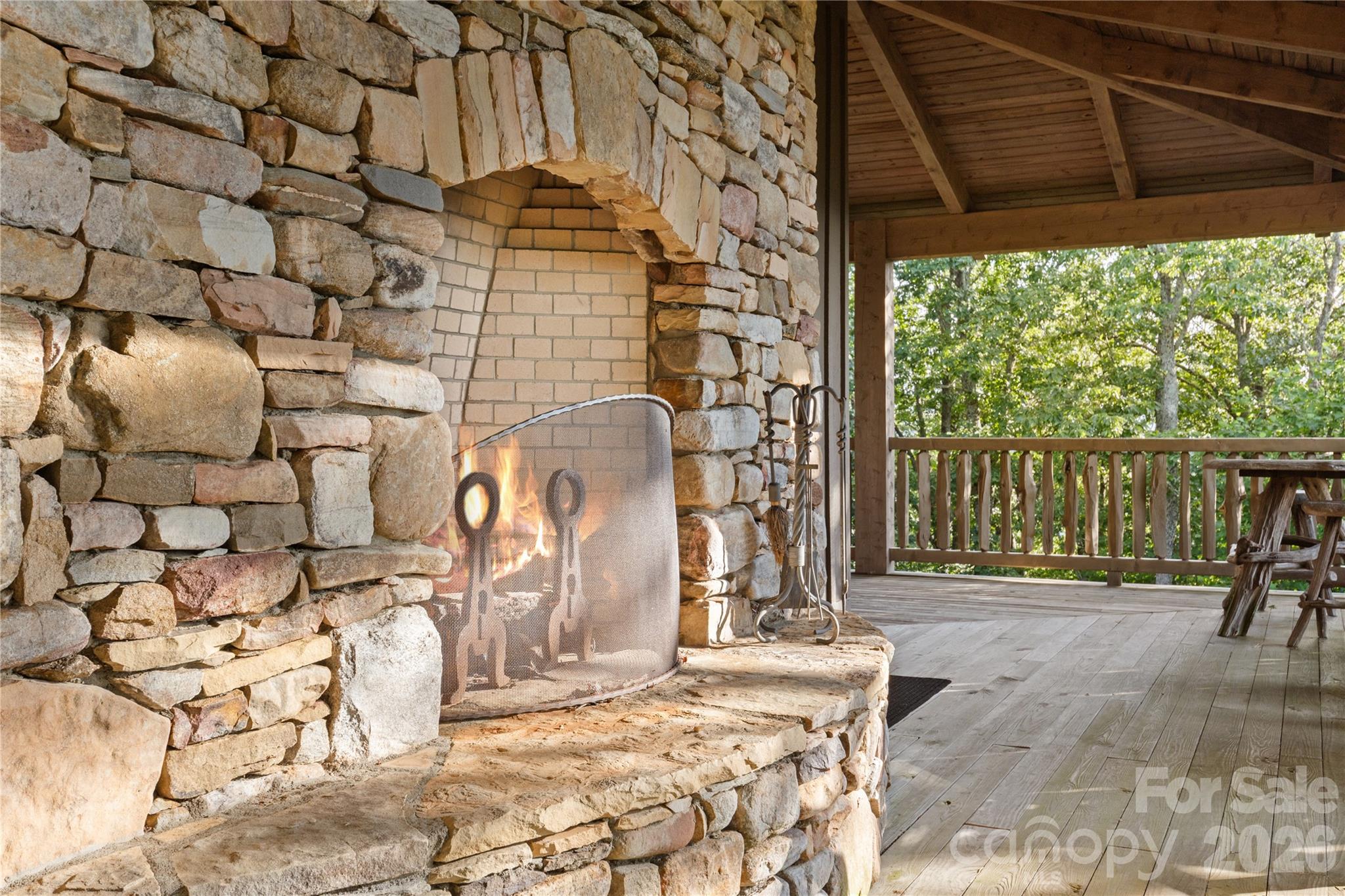 1915 Creston Drive Property Photo 30