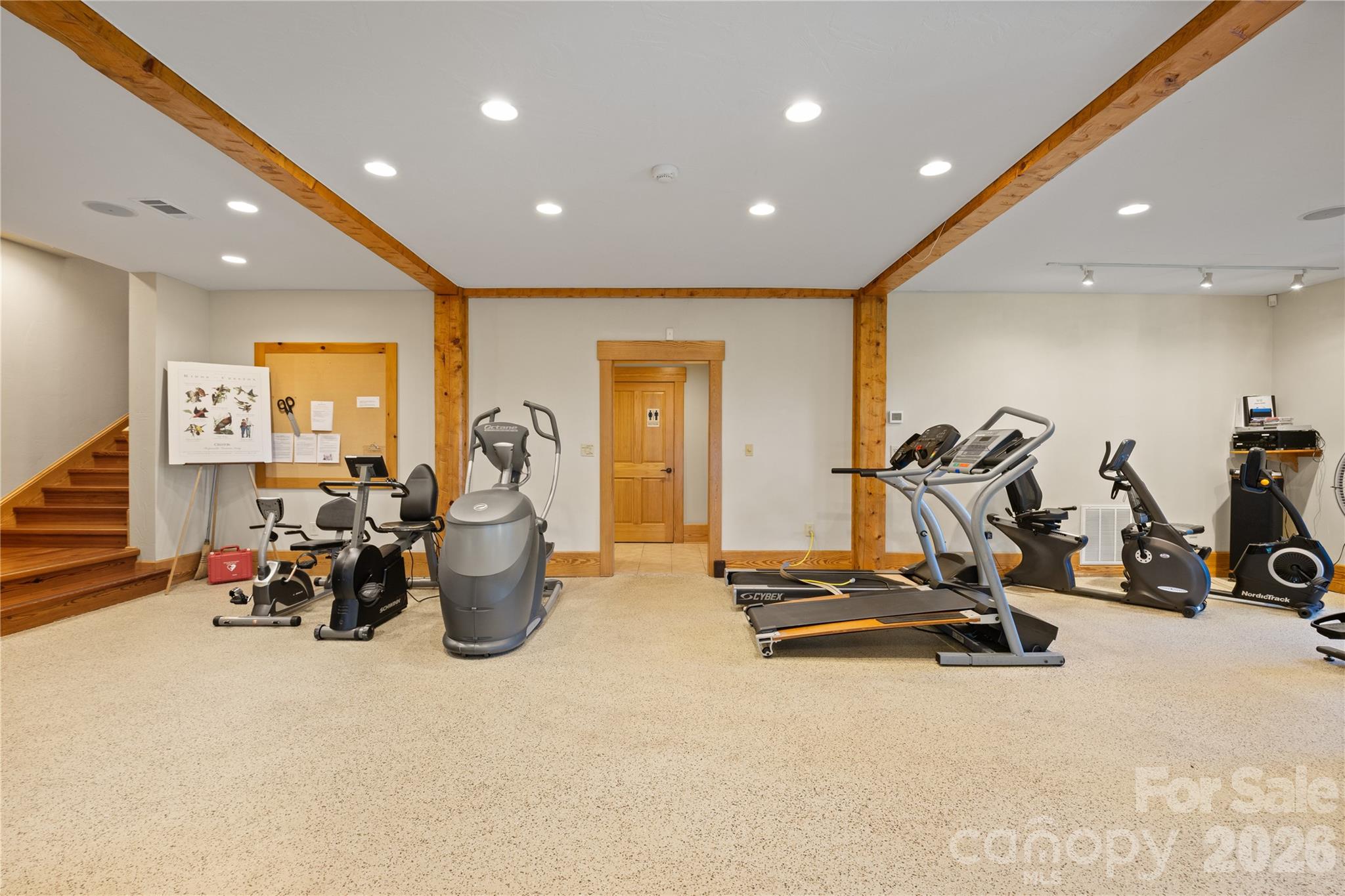 1915 Creston Drive Property Photo 32