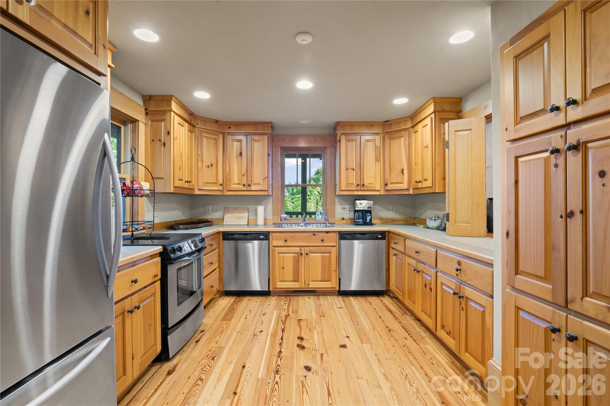 1915 Creston Drive Property Photo 35