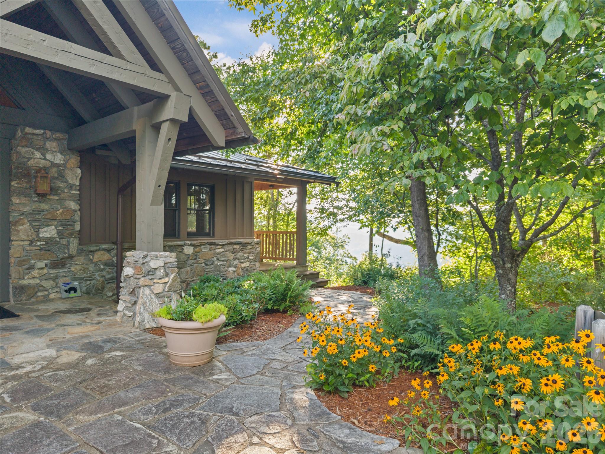 1915 Creston Drive Property Photo 38