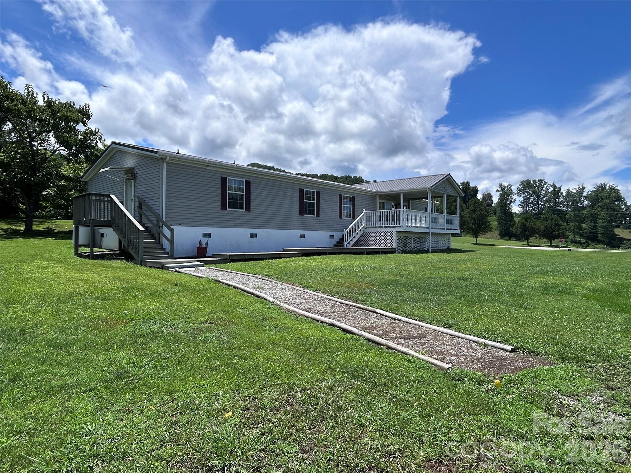755 Fairview Loop Property Photo 2