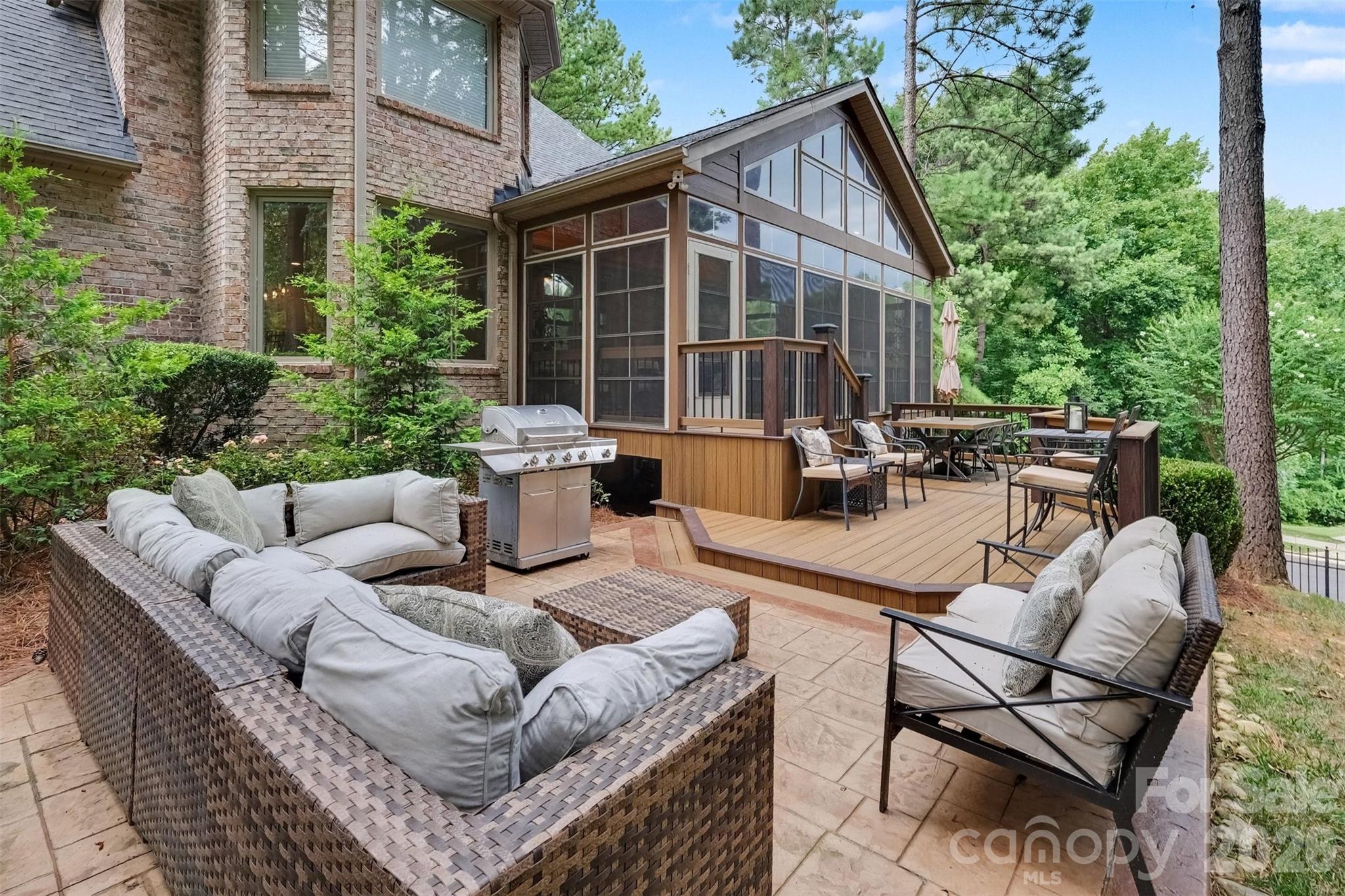 109 Whiterock Drive Property Photo 32