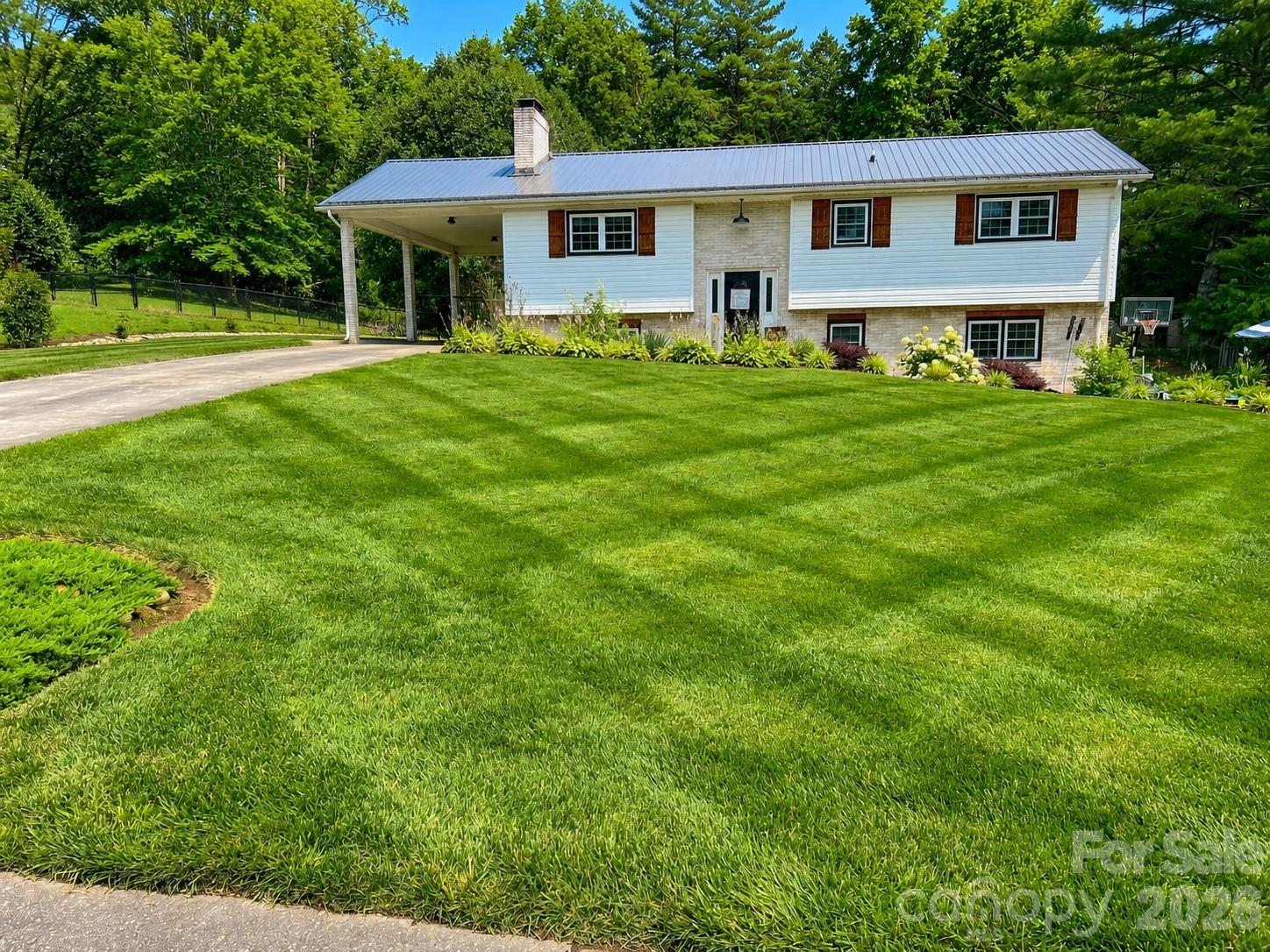 4538 Diamond Street Property Photo 1