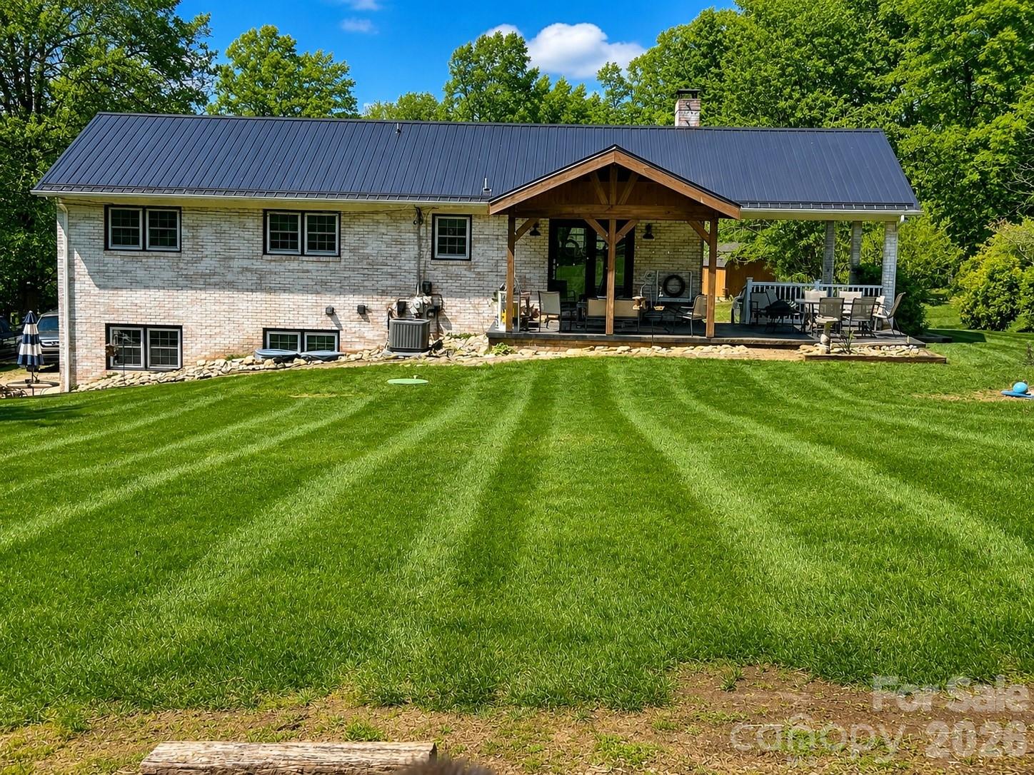 4538 Diamond Street Property Photo 2