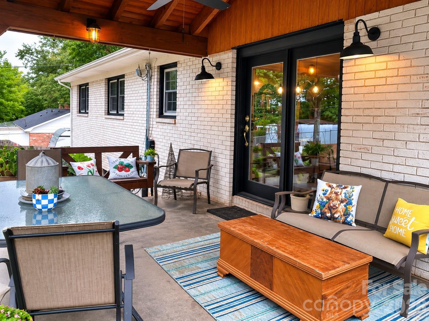 4538 Diamond Street Property Photo 5