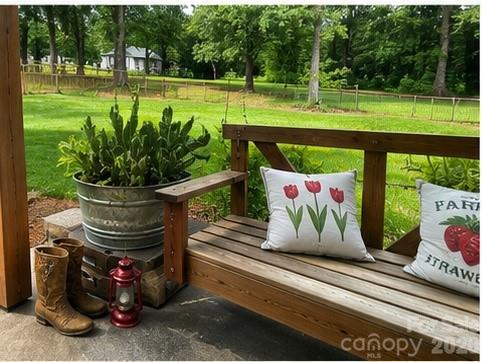 4538 Diamond Street Property Photo 6