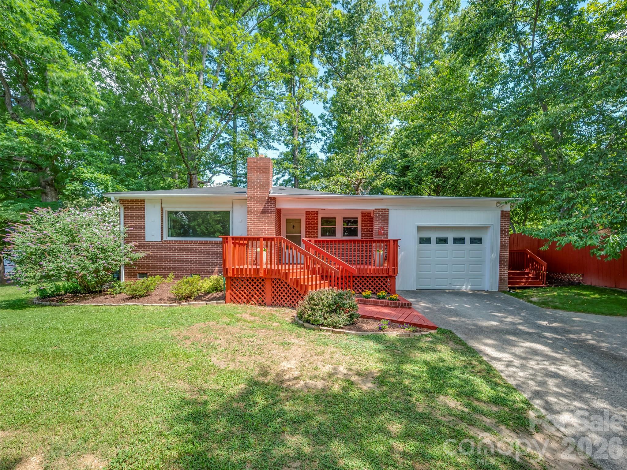 917 W Blue Ridge Road Property Photo 1