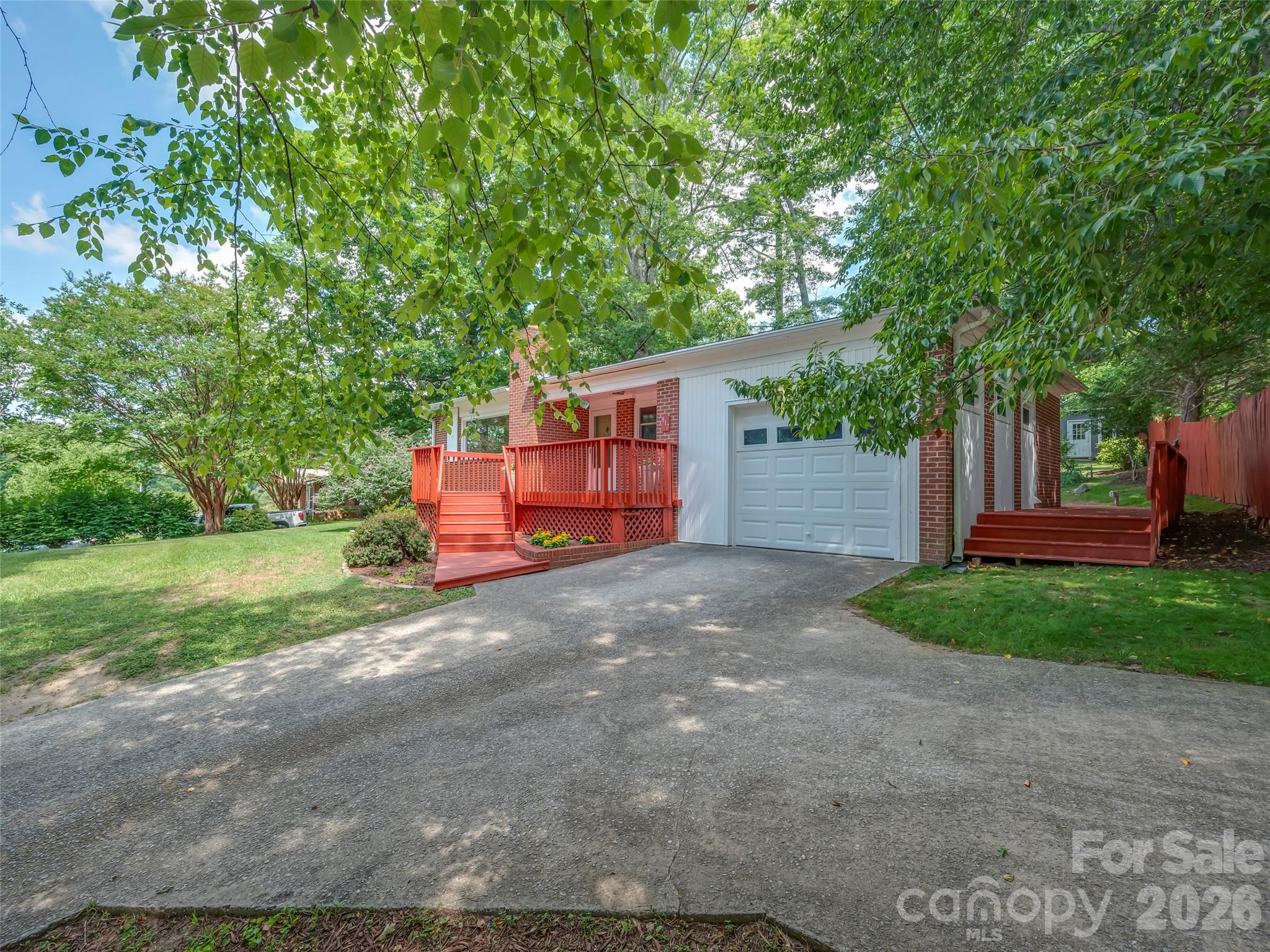 917 W Blue Ridge Road Property Photo 2