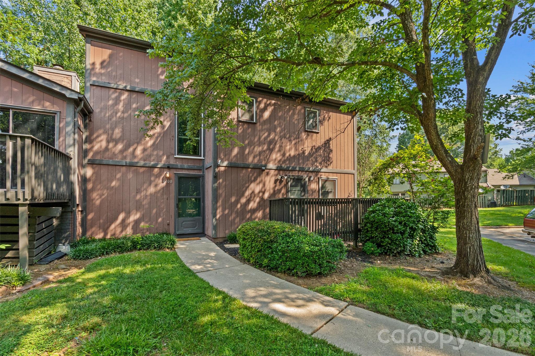 6100 Honeysuckle Lane Property Photo 1