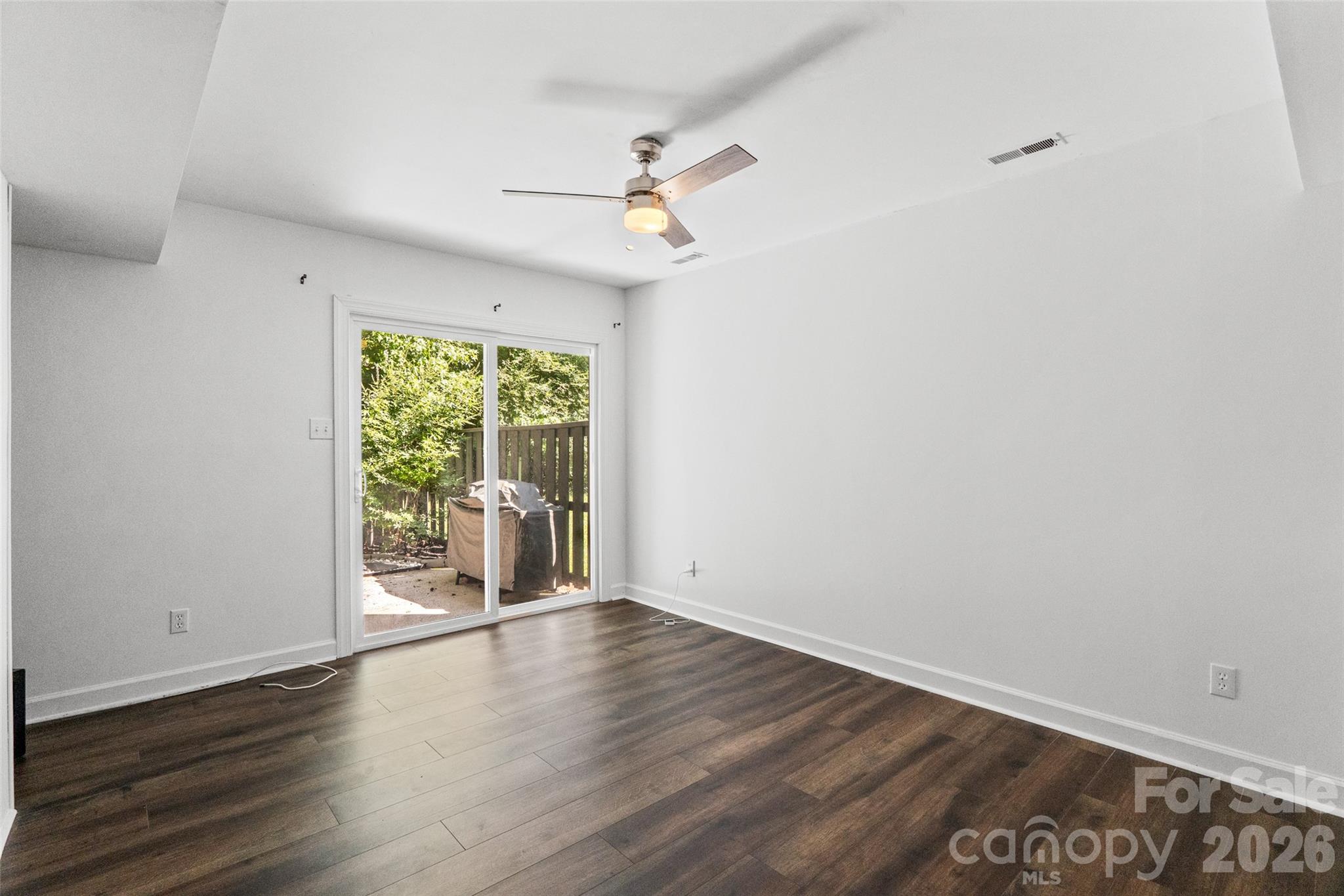 6100 Honeysuckle Lane Property Photo 9
