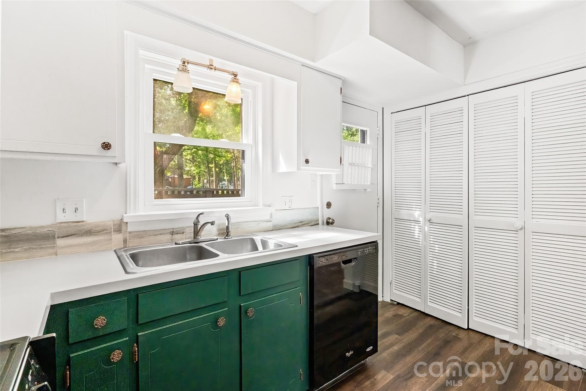 6100 Honeysuckle Lane Property Photo 16