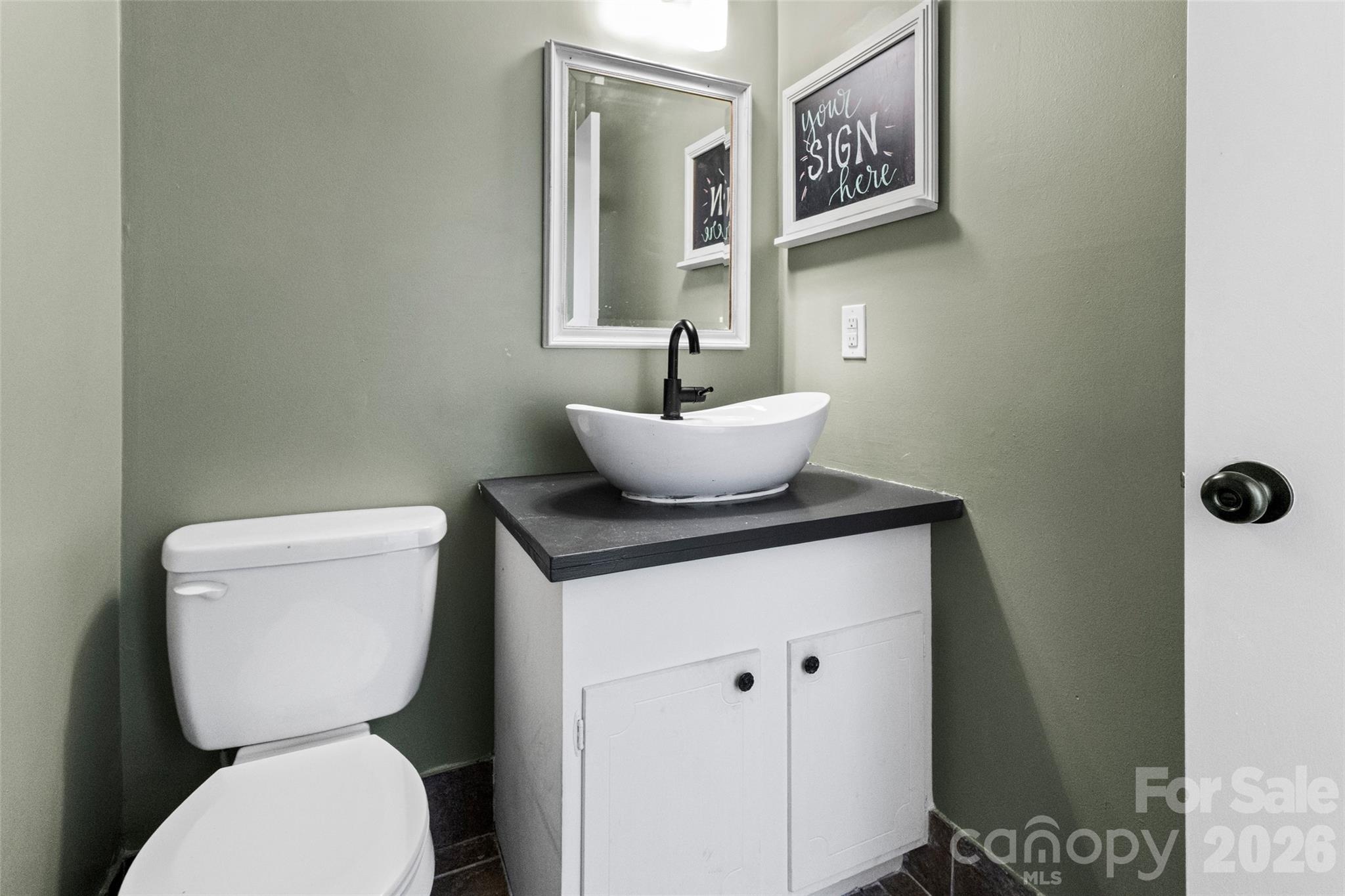 6100 Honeysuckle Lane Property Photo 18