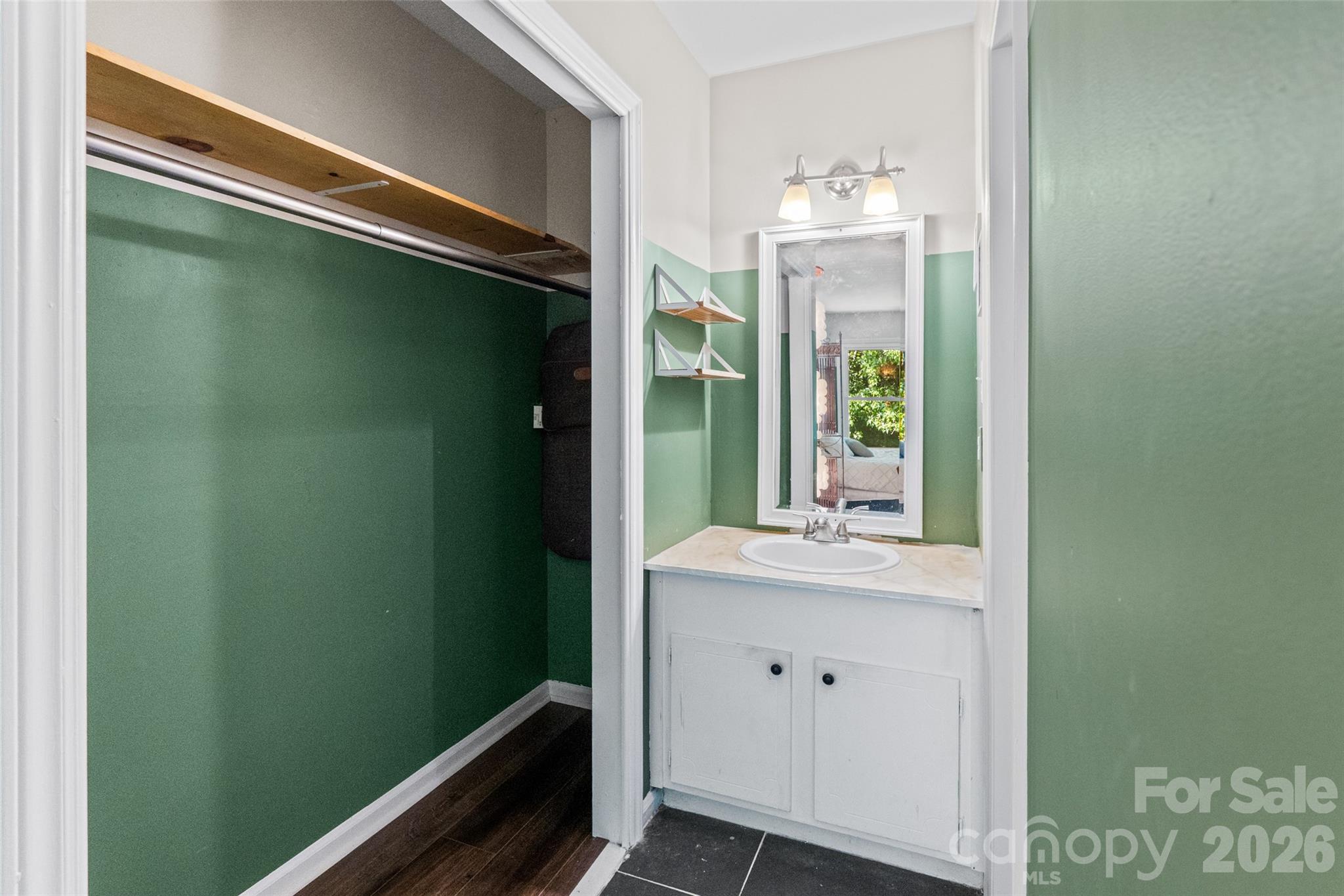 6100 Honeysuckle Lane Property Photo 22