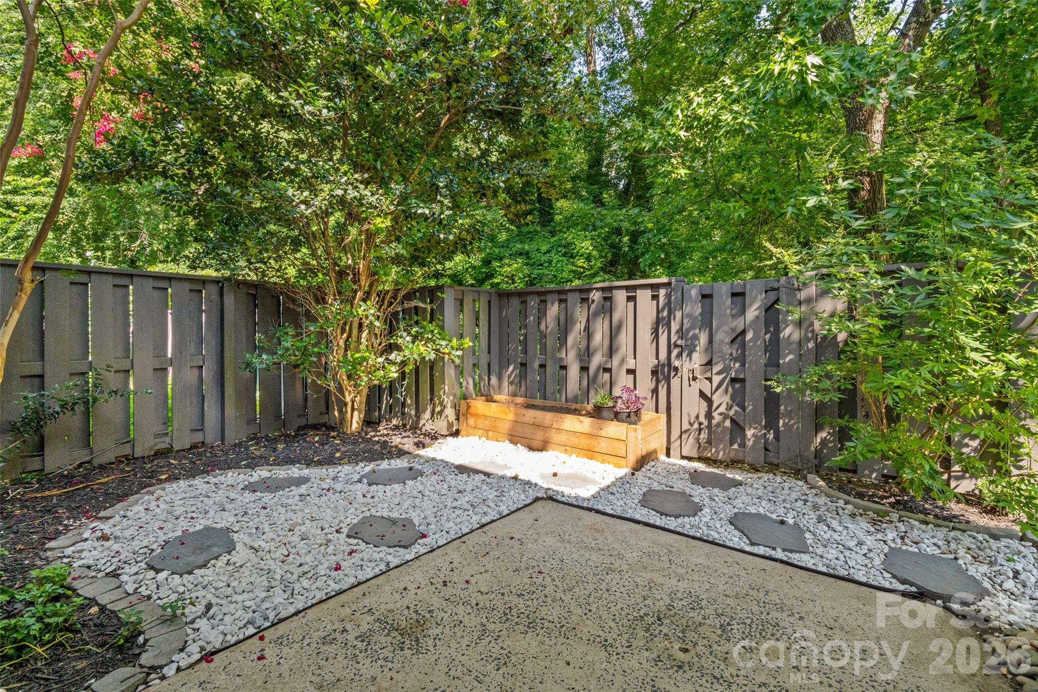 6100 Honeysuckle Lane Property Photo 32