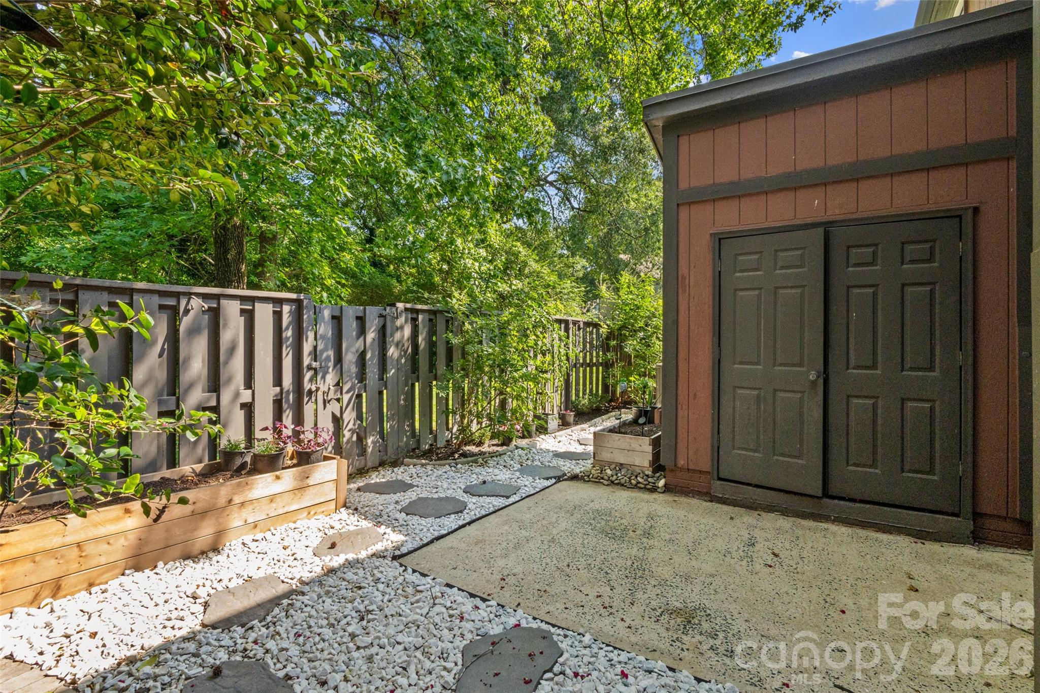 6100 Honeysuckle Lane Property Photo 33