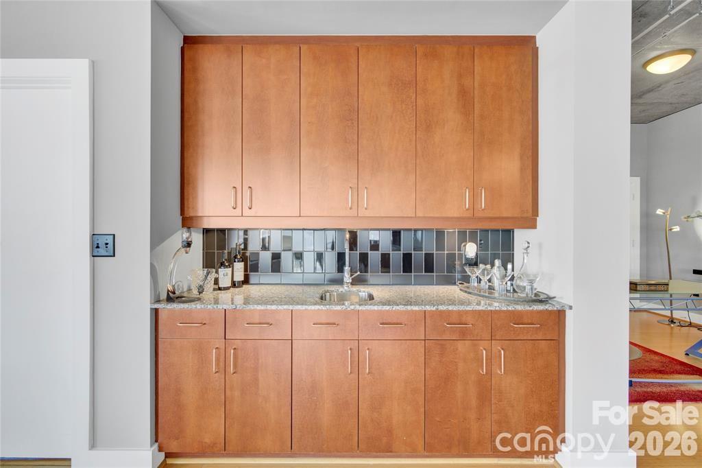 505 E 6th Street 701 Property Photo 8