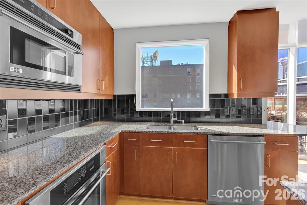 505 E 6th Street 701 Property Photo 10