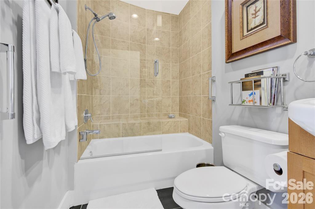 505 E 6th Street 701 Property Photo 28