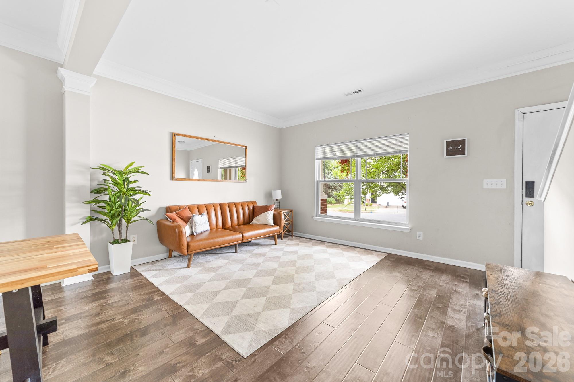 1525 Ladora Drive Property Photo 3