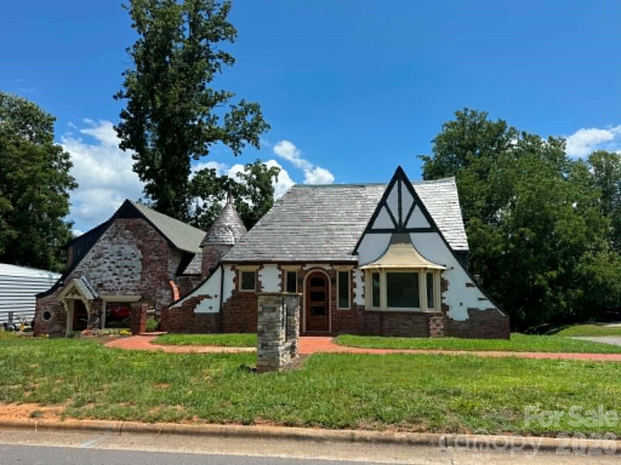 656 N Bridge Street Property Photo 2
