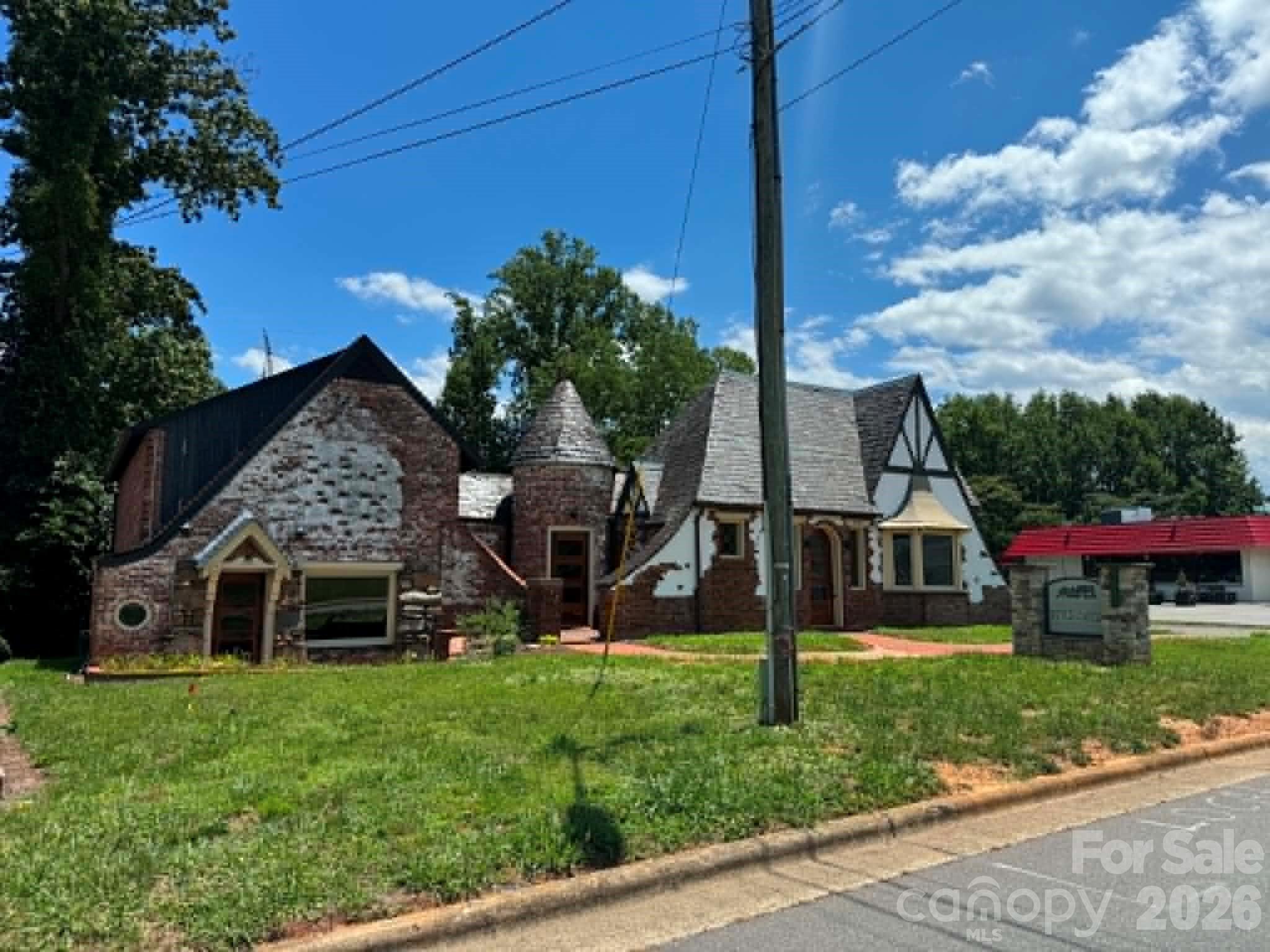 656 N Bridge Street Property Photo 3