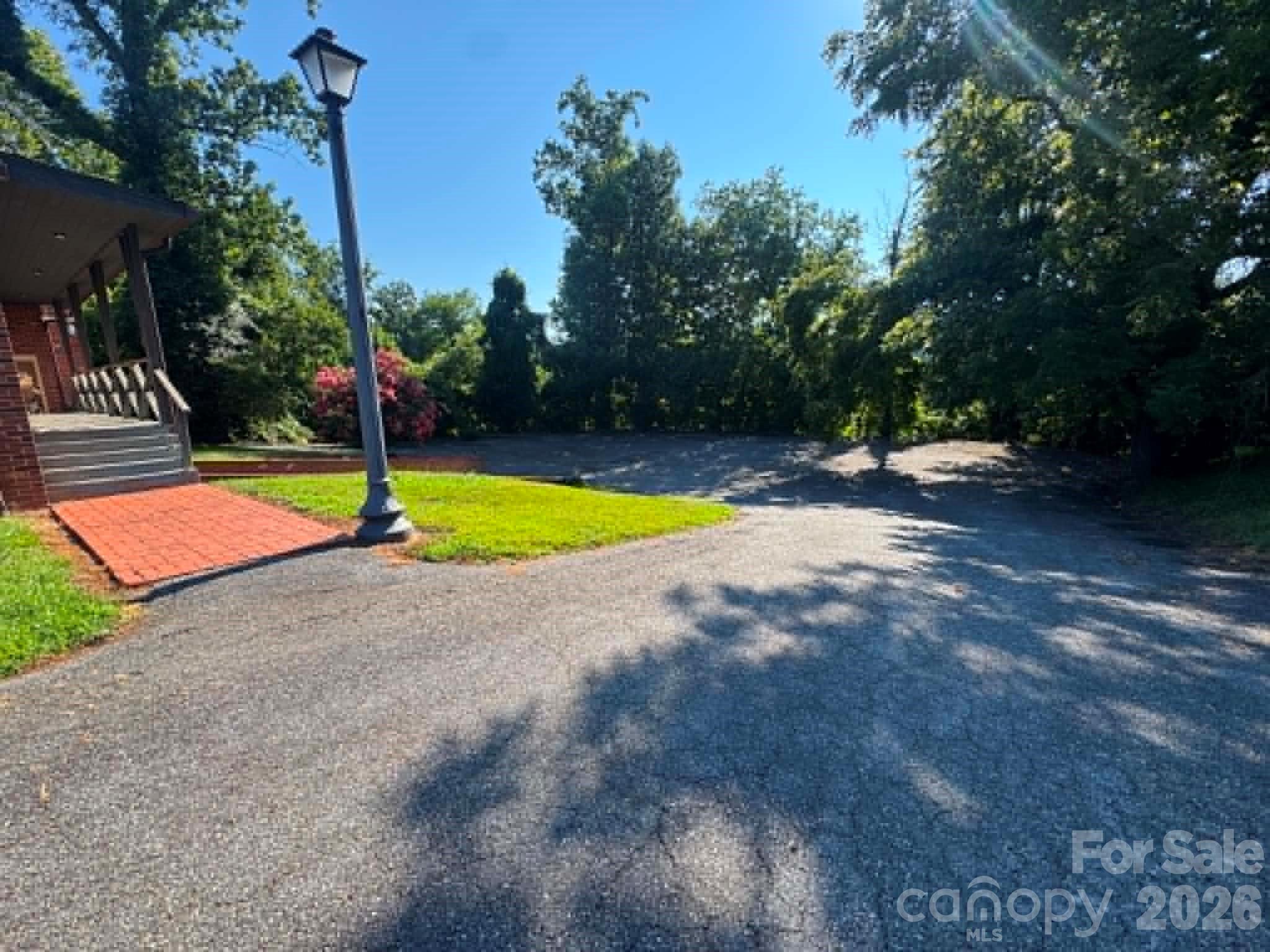 656 N Bridge Street Property Photo 10