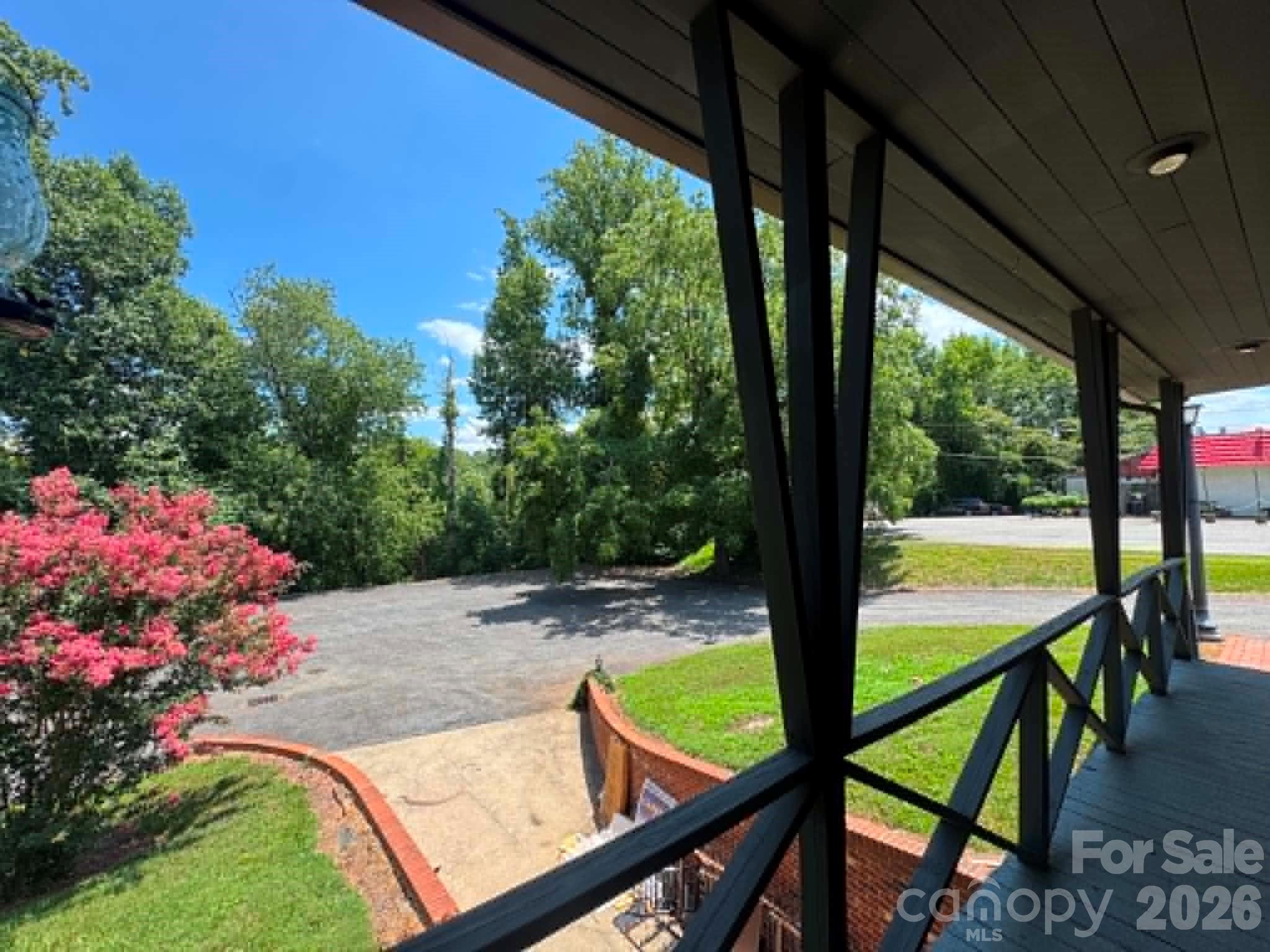 656 N Bridge Street Property Photo 27