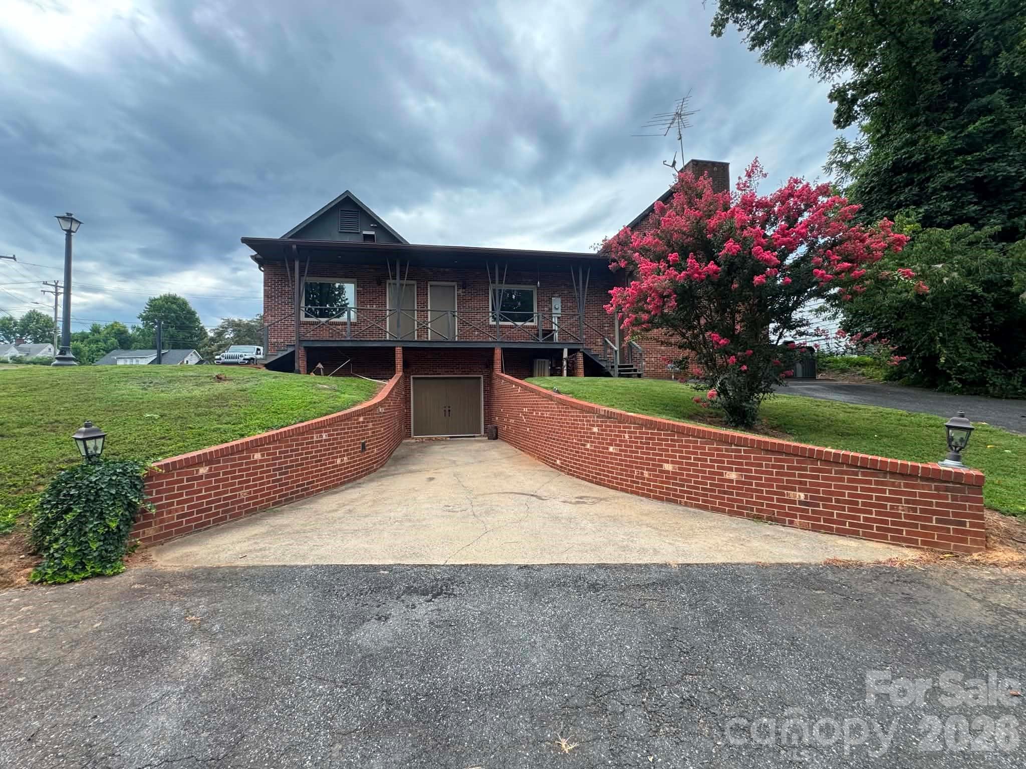 656 N Bridge Street Property Photo 29