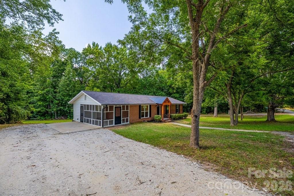 139 E Forest Drive Property Photo 3