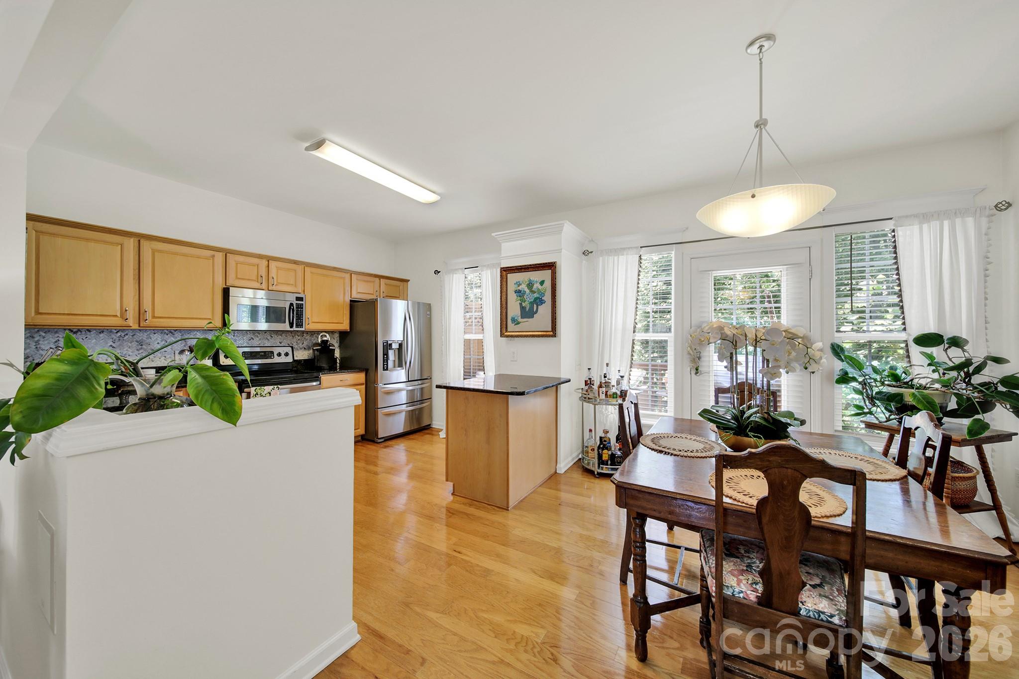 3030 Castleberry Court Property Photo 8