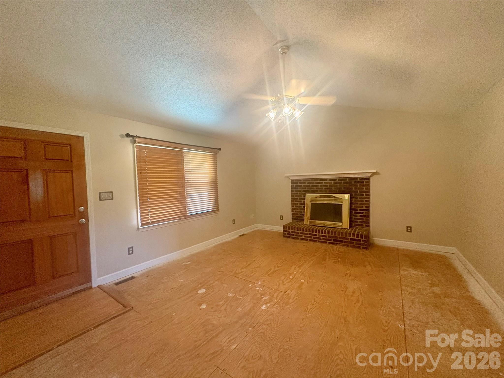 4105 Salem Pointe Drive Property Photo 3