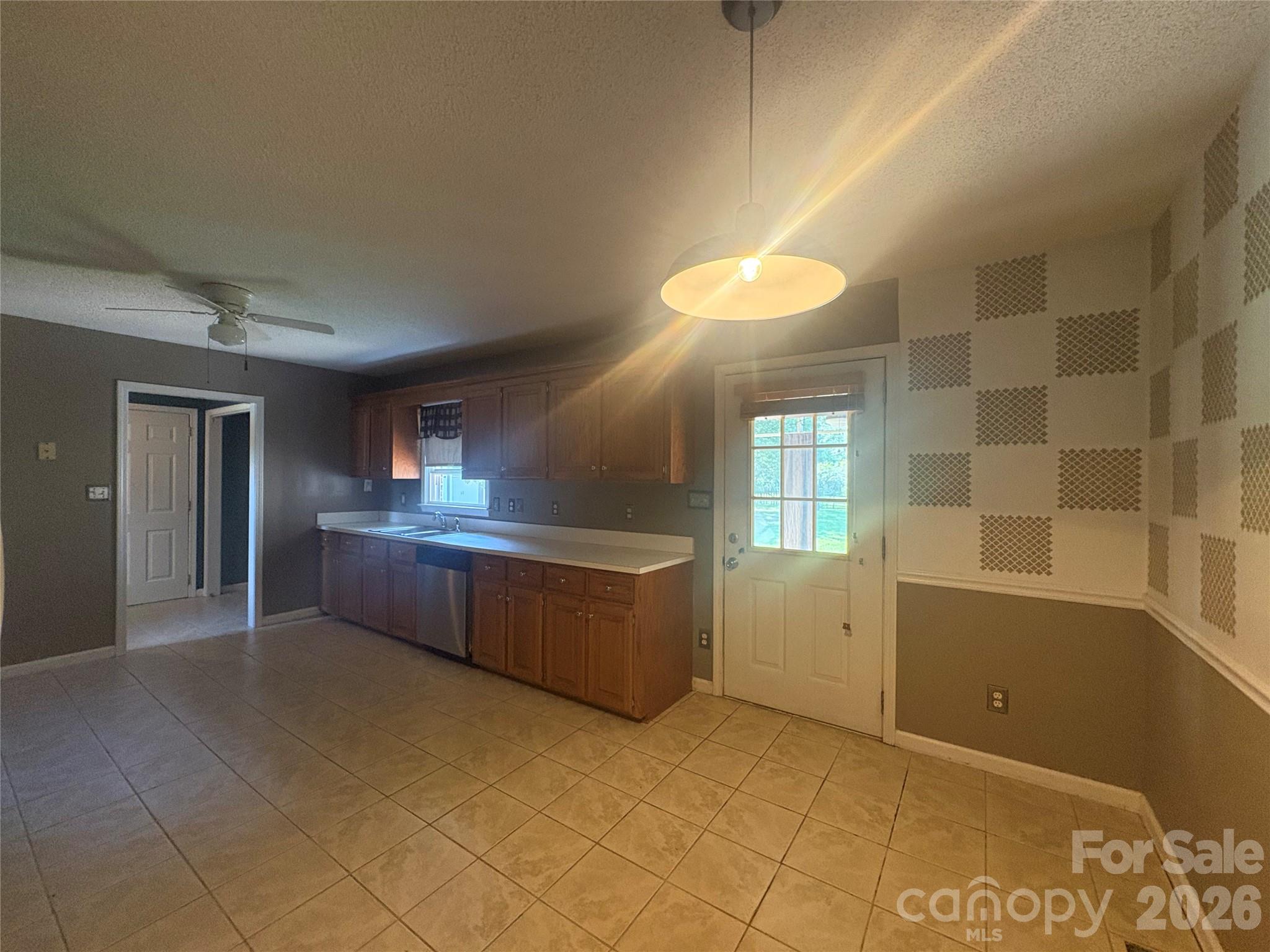 4105 Salem Pointe Drive Property Photo 7