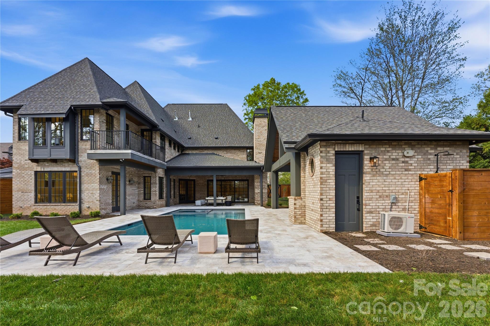 154 N Canterbury Road Property Photo 4