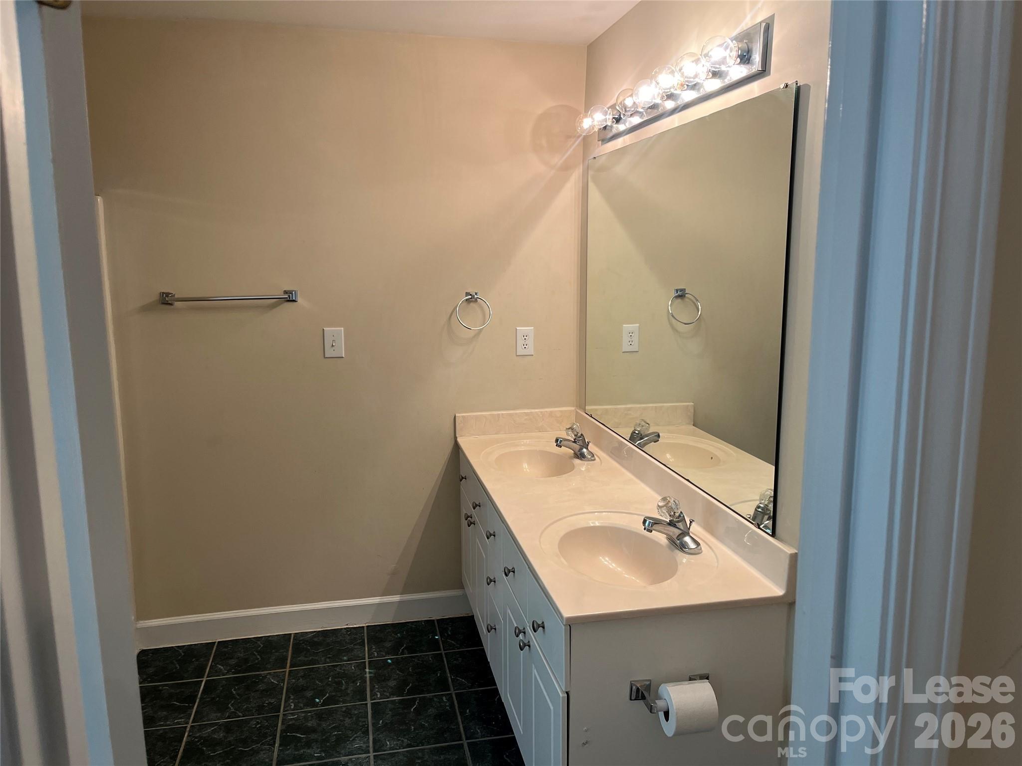2919 Springs Drive Property Photo 9
