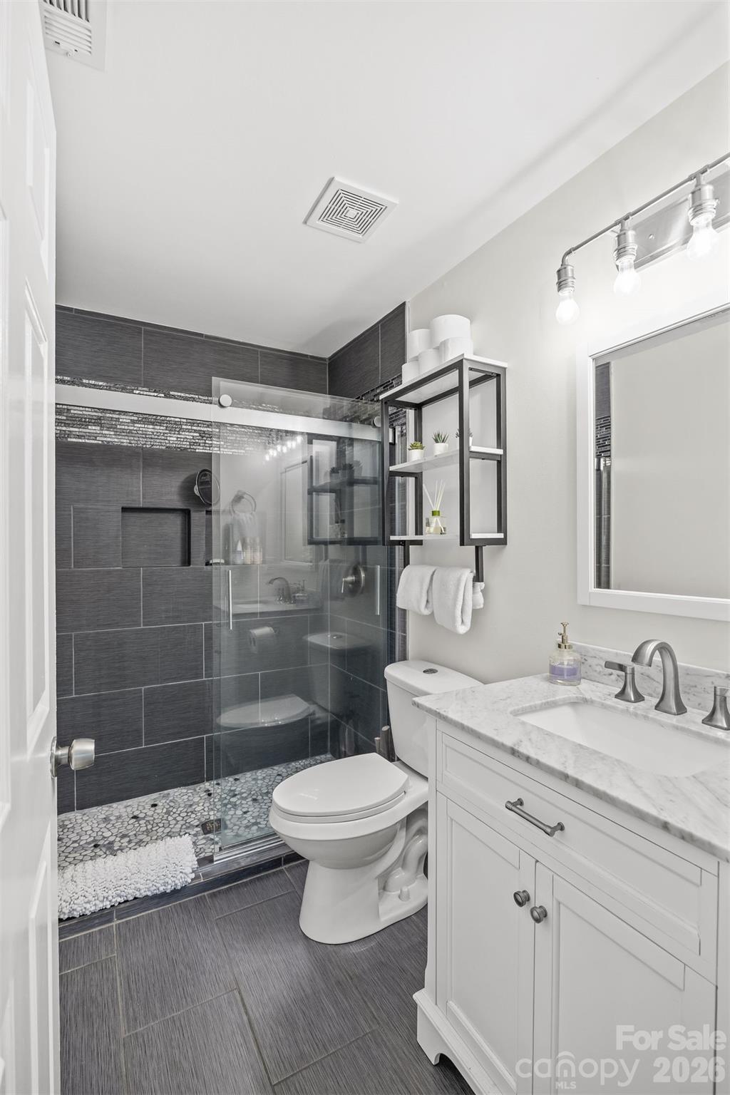 433 W 8th Street 68 Property Photo 3