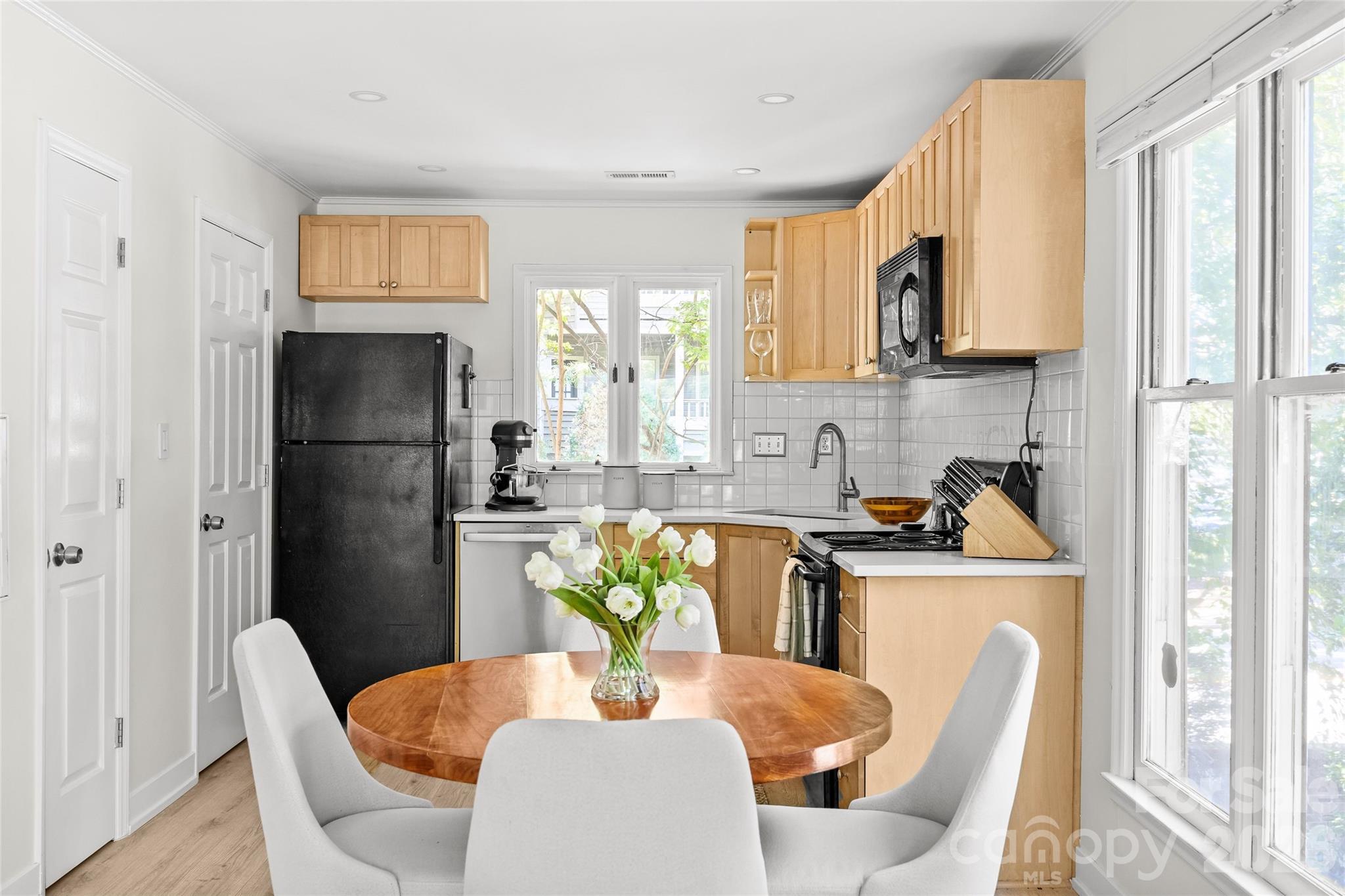 433 W 8th Street 68 Property Photo 14