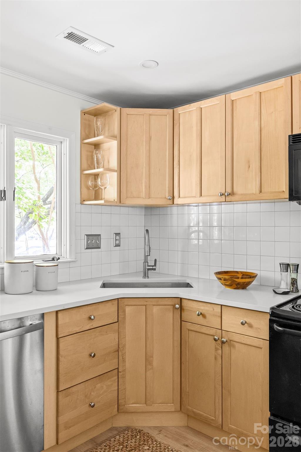 433 W 8th Street 68 Property Photo 16