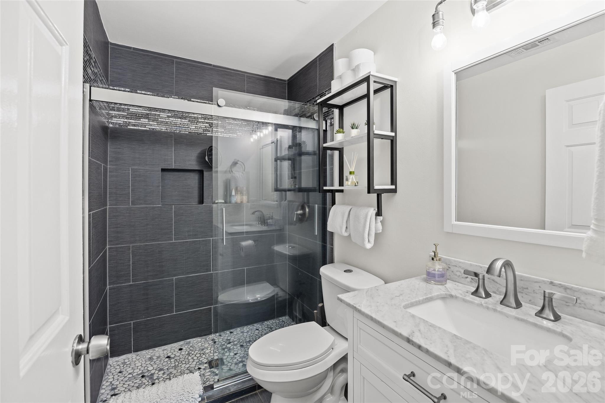433 W 8th Street 68 Property Photo 23