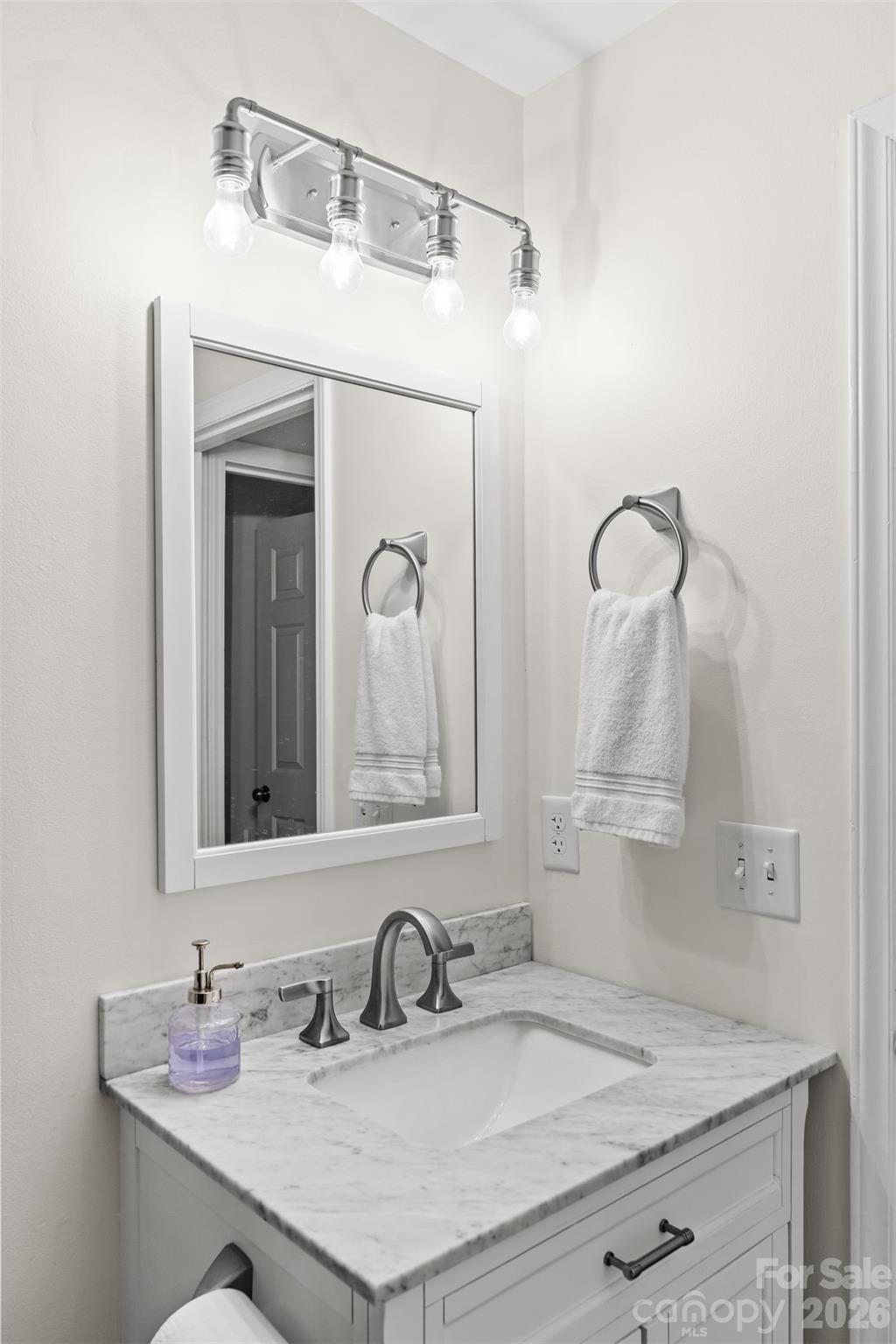 433 W 8th Street 68 Property Photo 24