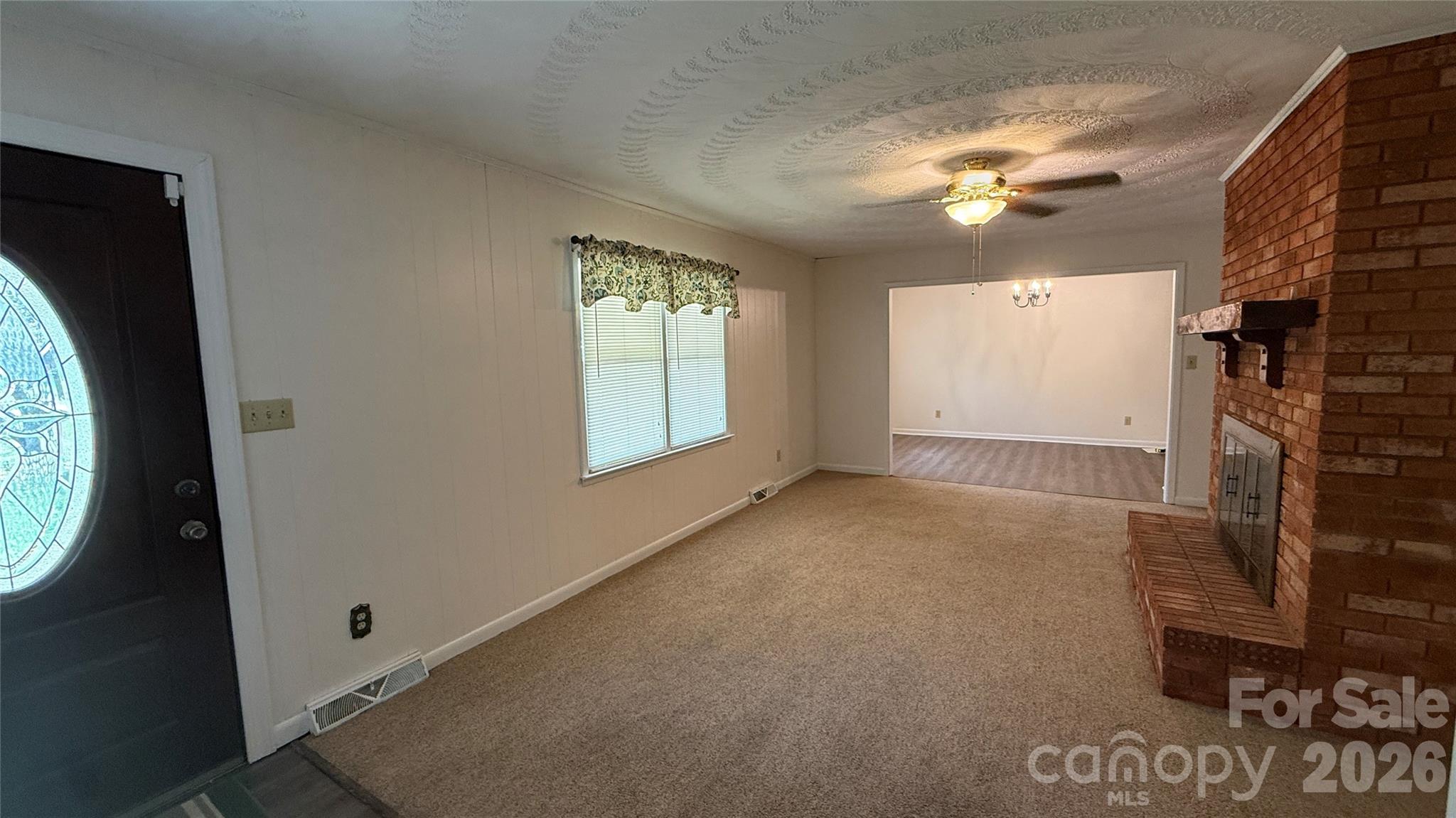 3858 Dover Street Property Photo 4