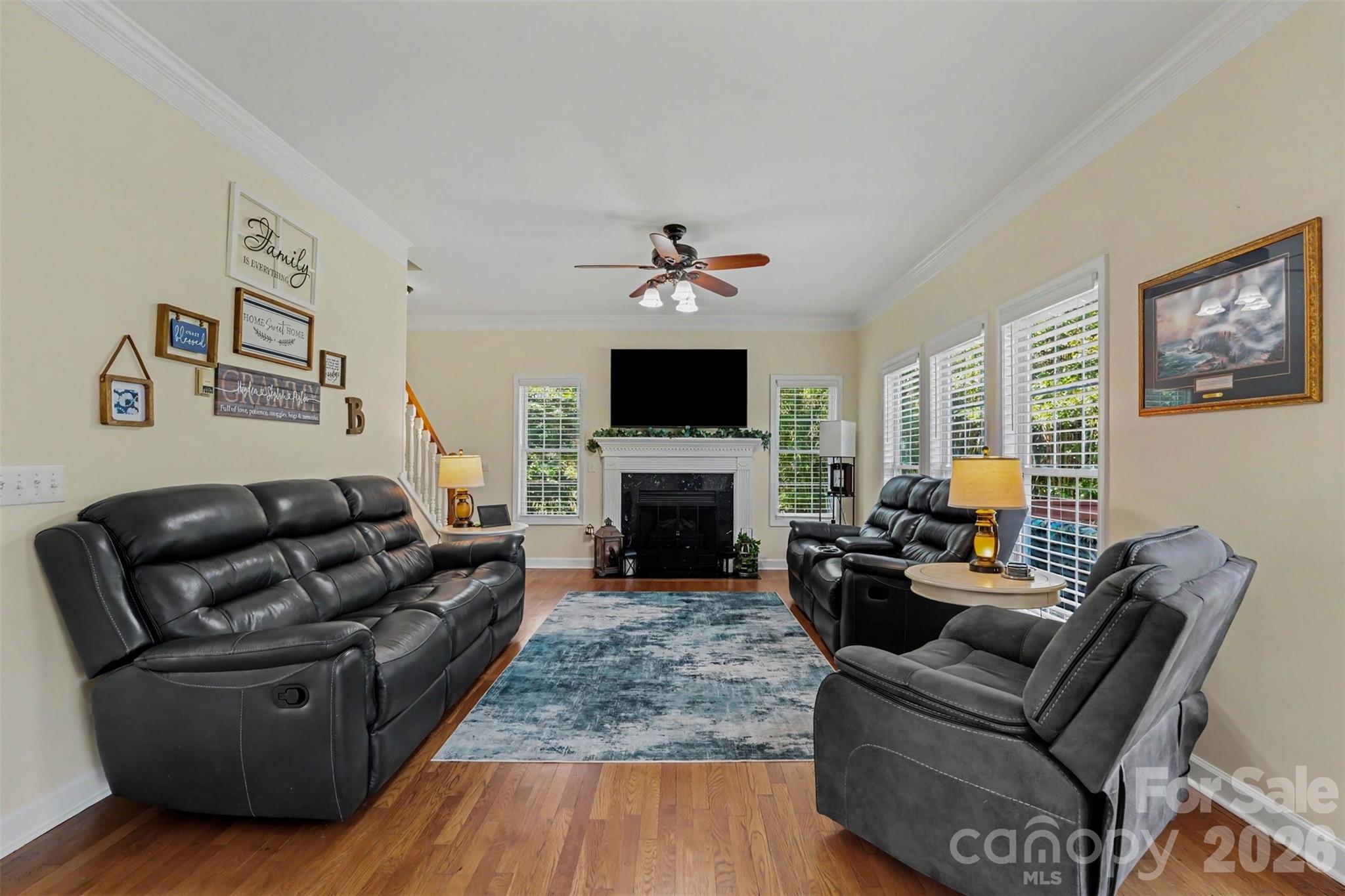 4858 Elmhurst Drive Property Photo 7