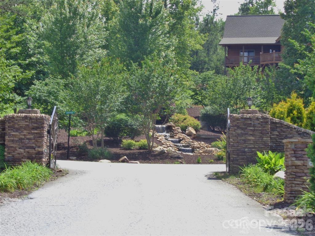 152 Woodgate Trail 95 Property Photo 10