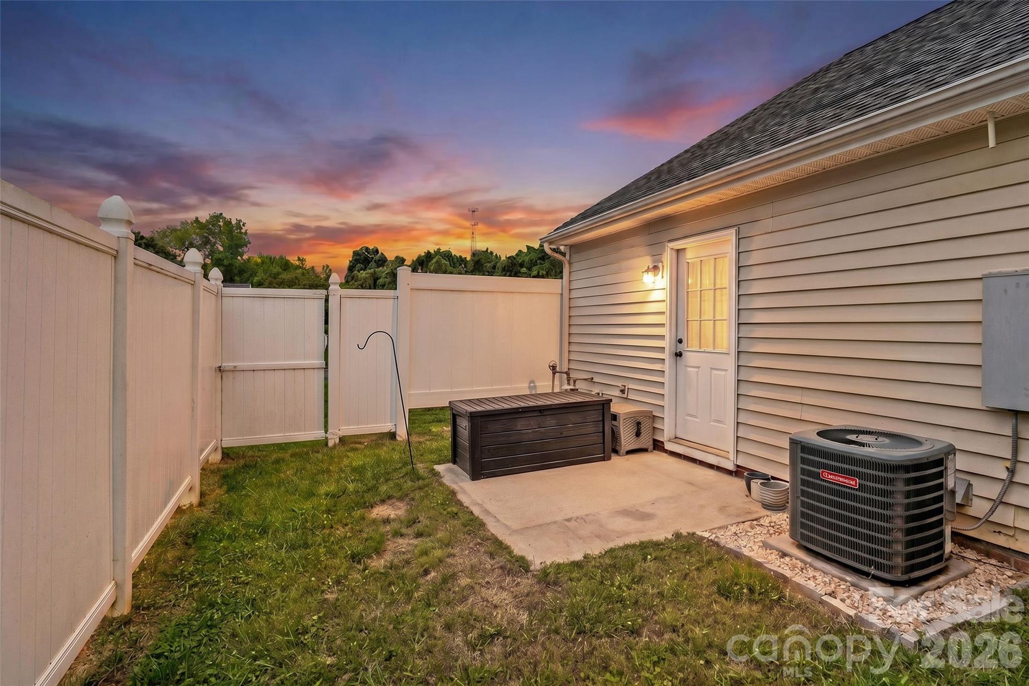 1583 Tiana Way Property Photo 28