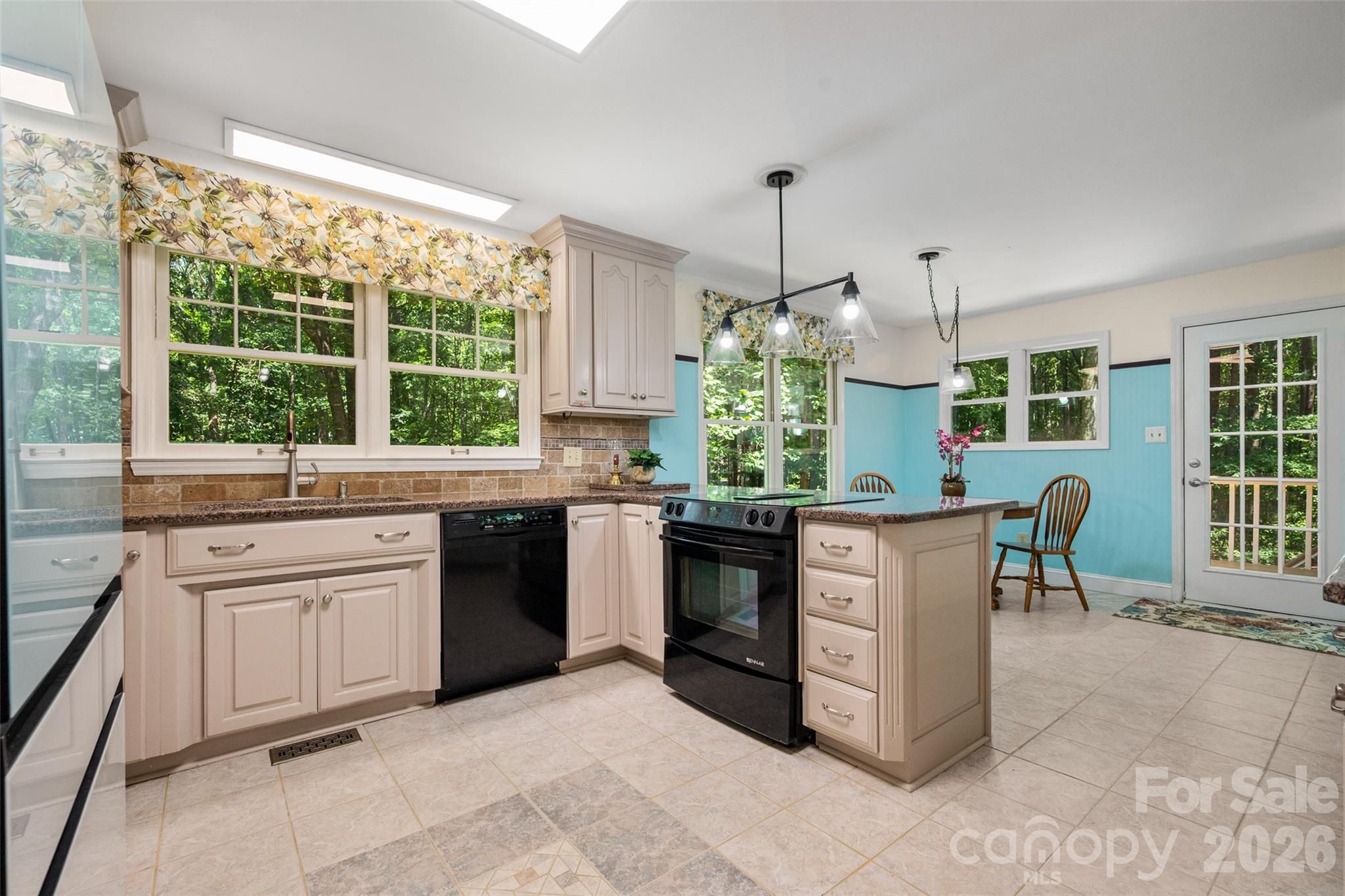 909 Woodland Forest Drive Property Photo 13