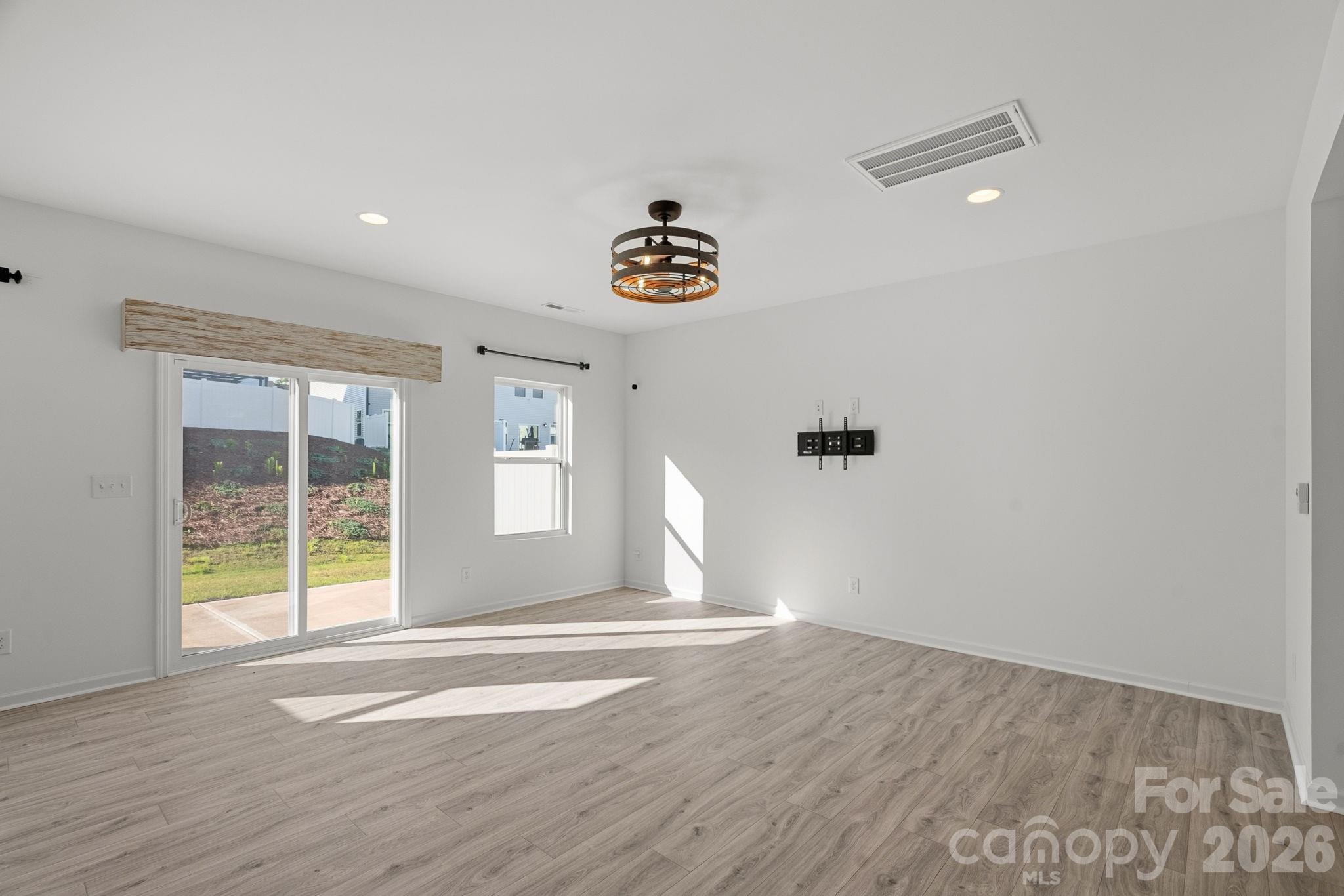 11908 Basking Drive Property Photo 3