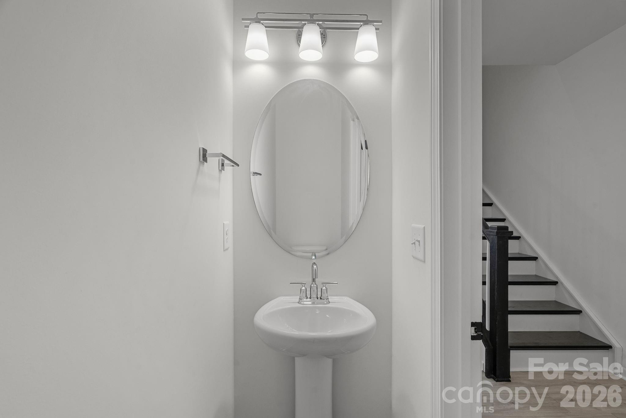 11908 Basking Drive Property Photo 6